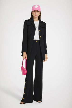 Pantalon évasé à ourlet boutonné en crêpe de laine