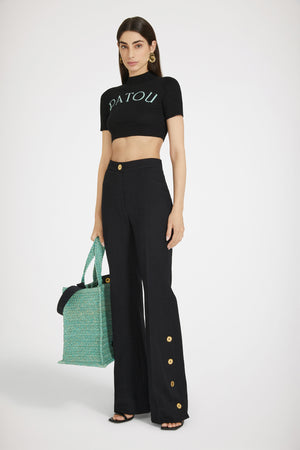 Pantalon évasé à ourlet boutonné en crêpe de laine