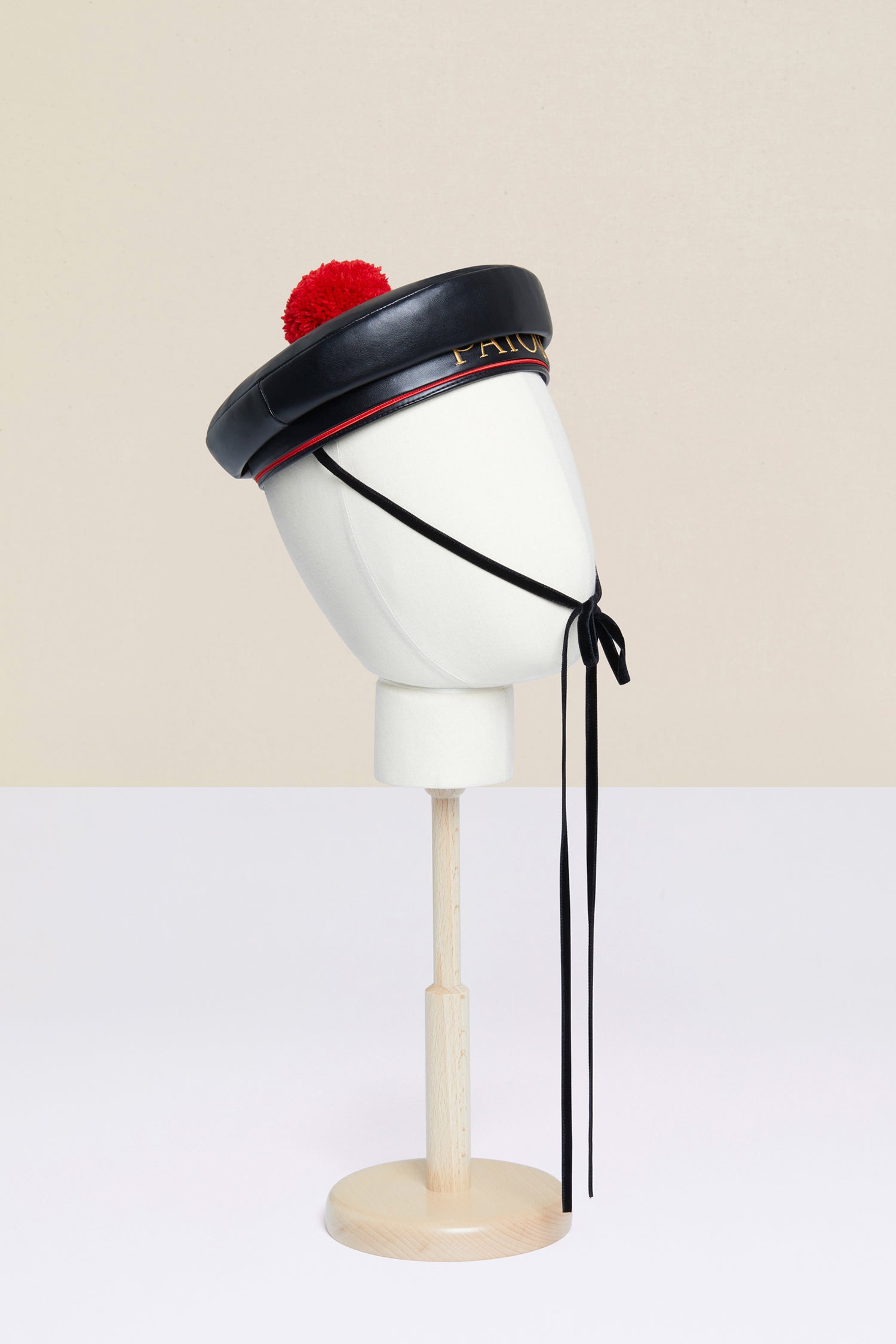 Patou - Cappello da marinaio in similpelle - Black - Il pompon firma il cappello.Cappello da marinaio in similpelle nera. Logo Patou ricamato in lettere oro. Chiusura con lacci di velluto. Pompon rosso rimovibile.