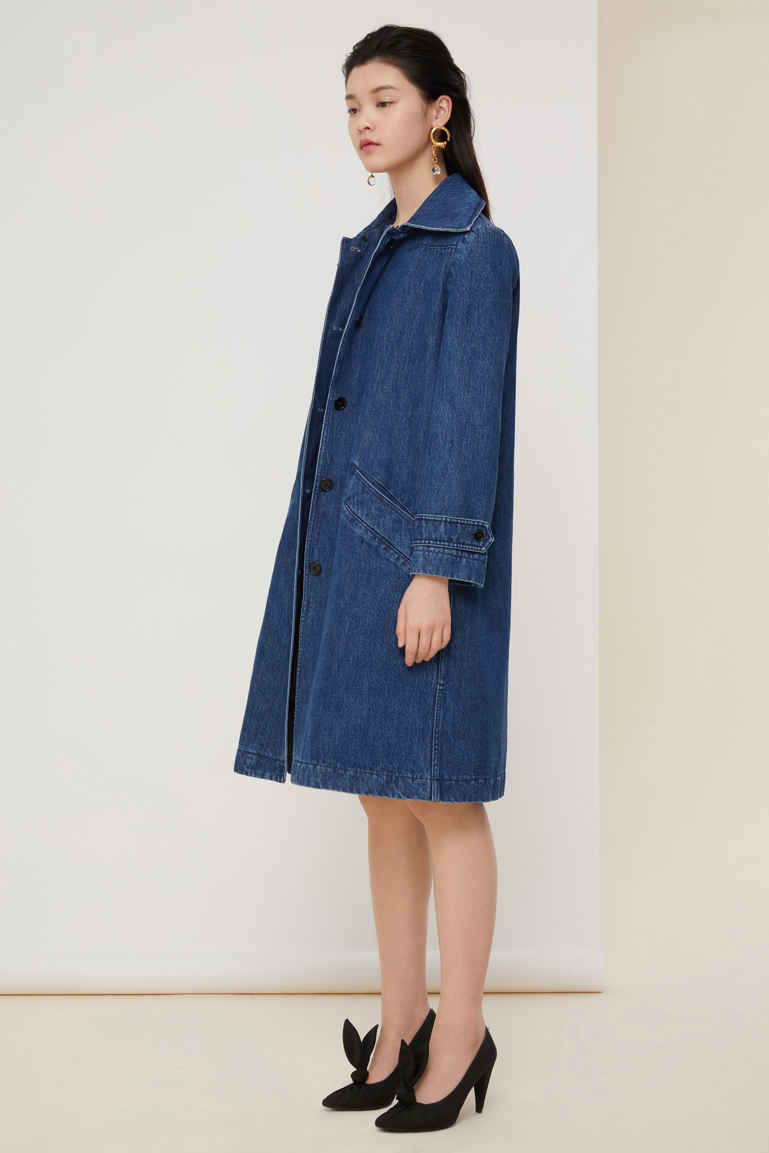 Patou - Denim overcoat - Indigo Blue - A fresher outlook on tailoring in classic denim.Classic overcoat crafted from recycled organic denim in indigo blue. Straight silhouette with an oversized collar and raglan sleeves. Button fastening down the front. Two side pockets. Button tab cuffs.