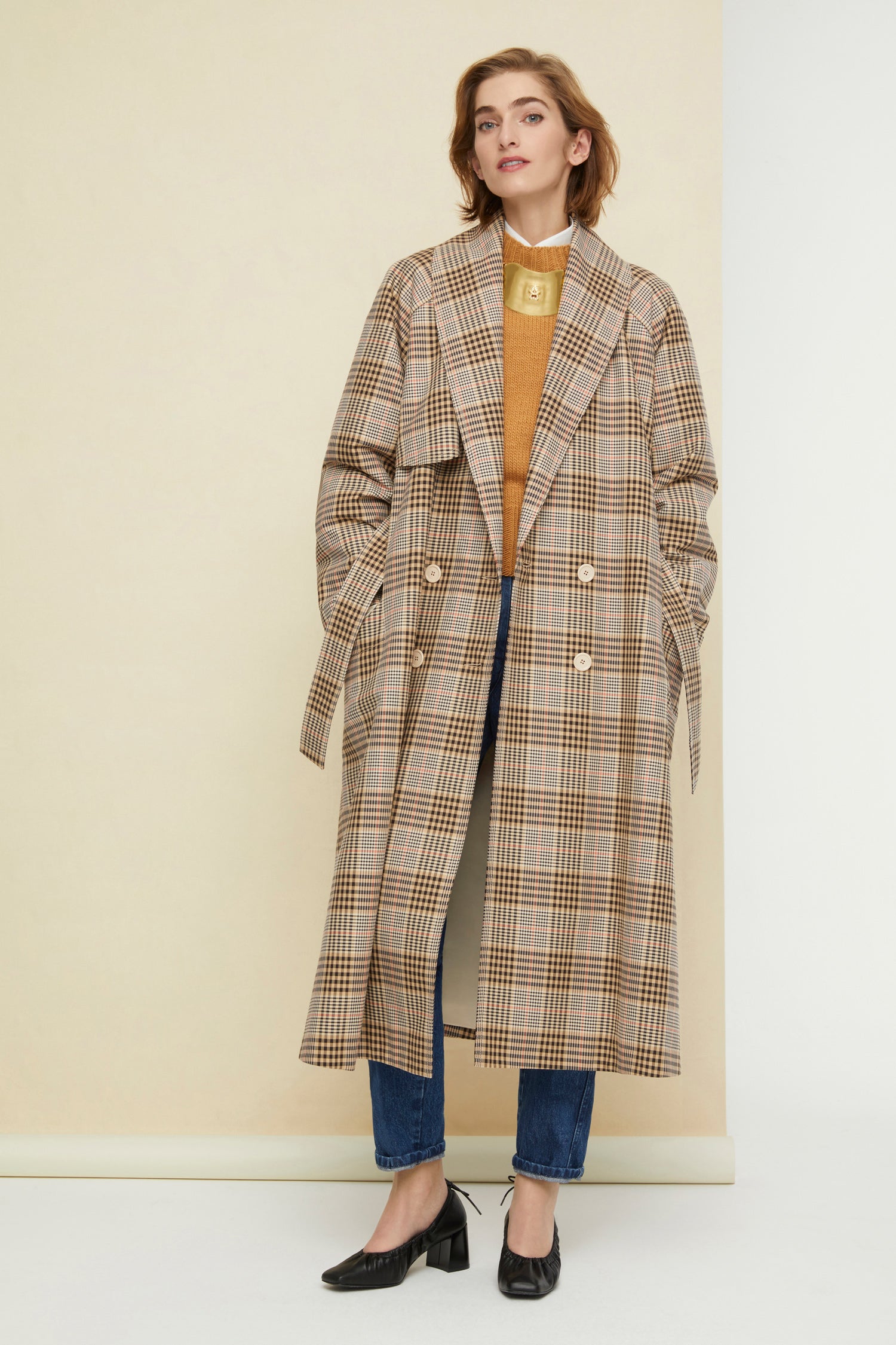 Patou - Tartan gabardine trenchcoat - Tartan - New tartan revamps a classic silhouette.Signature Patou trenchcoat in tartan cotton gabardine. Double-breasted style with a slight A-line silhouette. Button fastening and belted waist. Two pockets at the sides.
