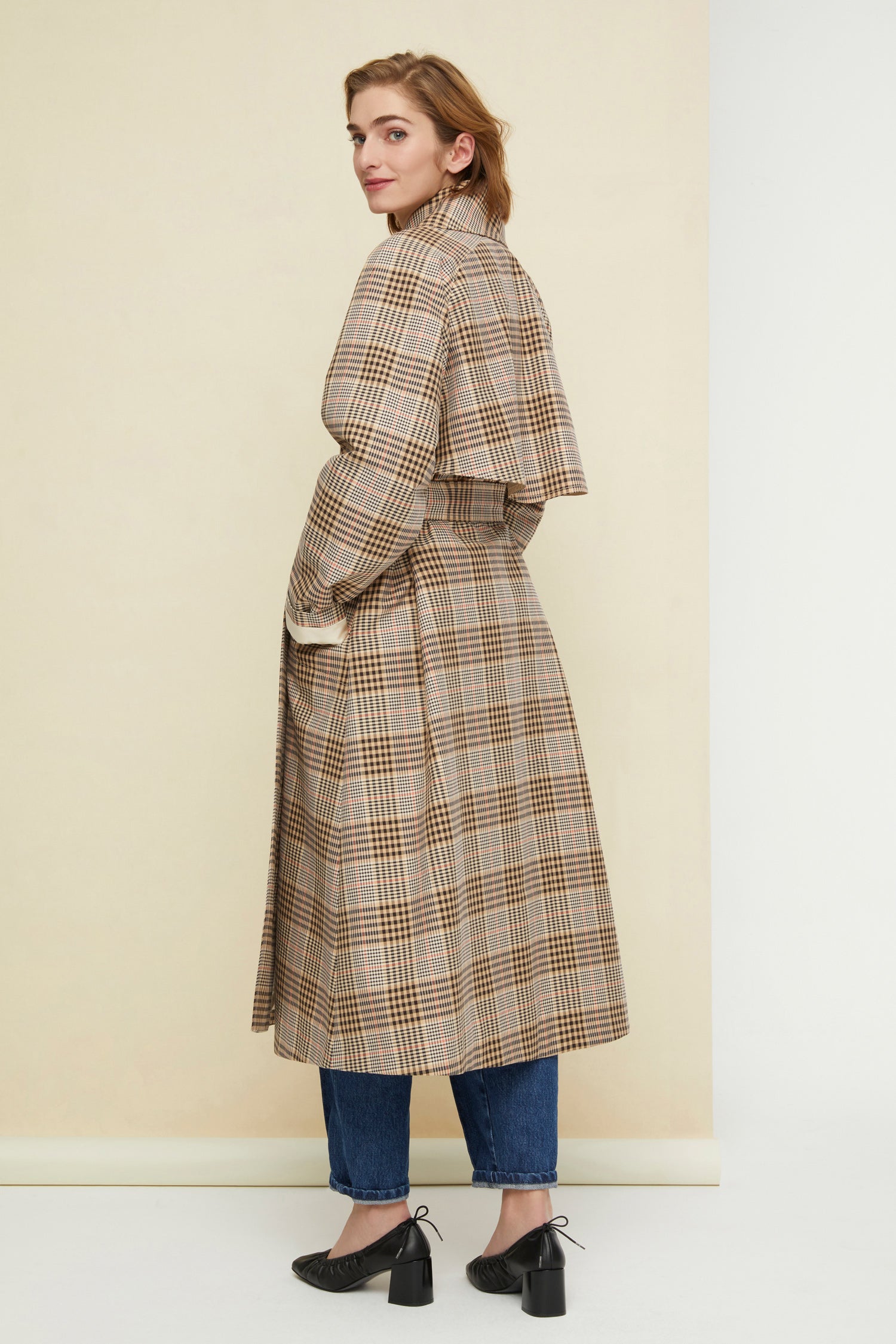 Patou - Tartan gabardine trenchcoat - Tartan - New tartan revamps a classic silhouette.Signature Patou trenchcoat in tartan cotton gabardine. Double-breasted style with a slight A-line silhouette. Button fastening and belted waist. Two pockets at the sides.