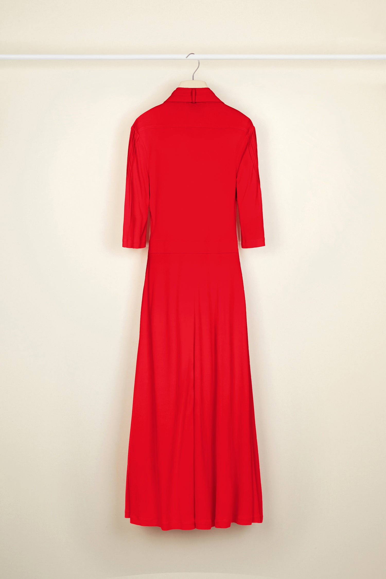 Patou - Necktie midi dress - Poppy - Pleats and ties and gold accents.Poppy red jersey dress. High collar with long ties around the neck. Micropleating down the bodice. Gold-coloured buttons at the front. Cropped sleeves. Midi skirt with pockets and buttons at the sides. Side pockets. Concealed side zip.