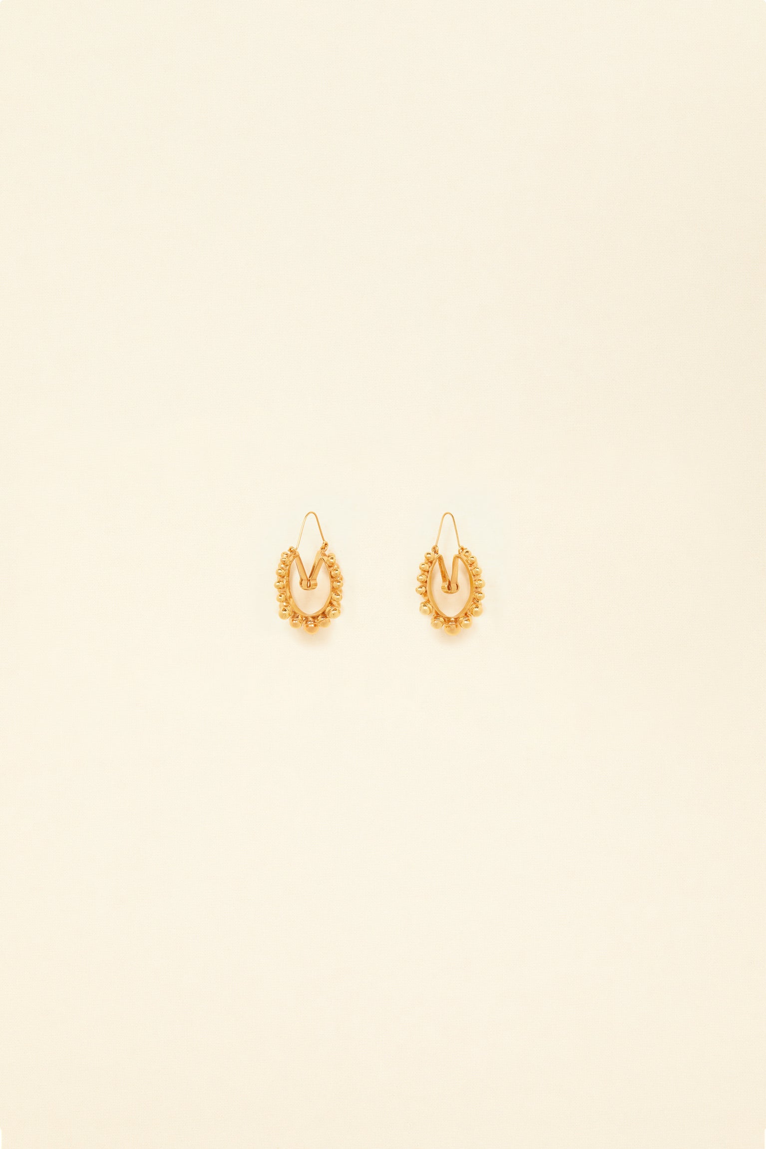 Patou - Créoles en laiton doré et perles - Gold - Des perles sinon rien.Créoles en laiton doré décorées de perles.