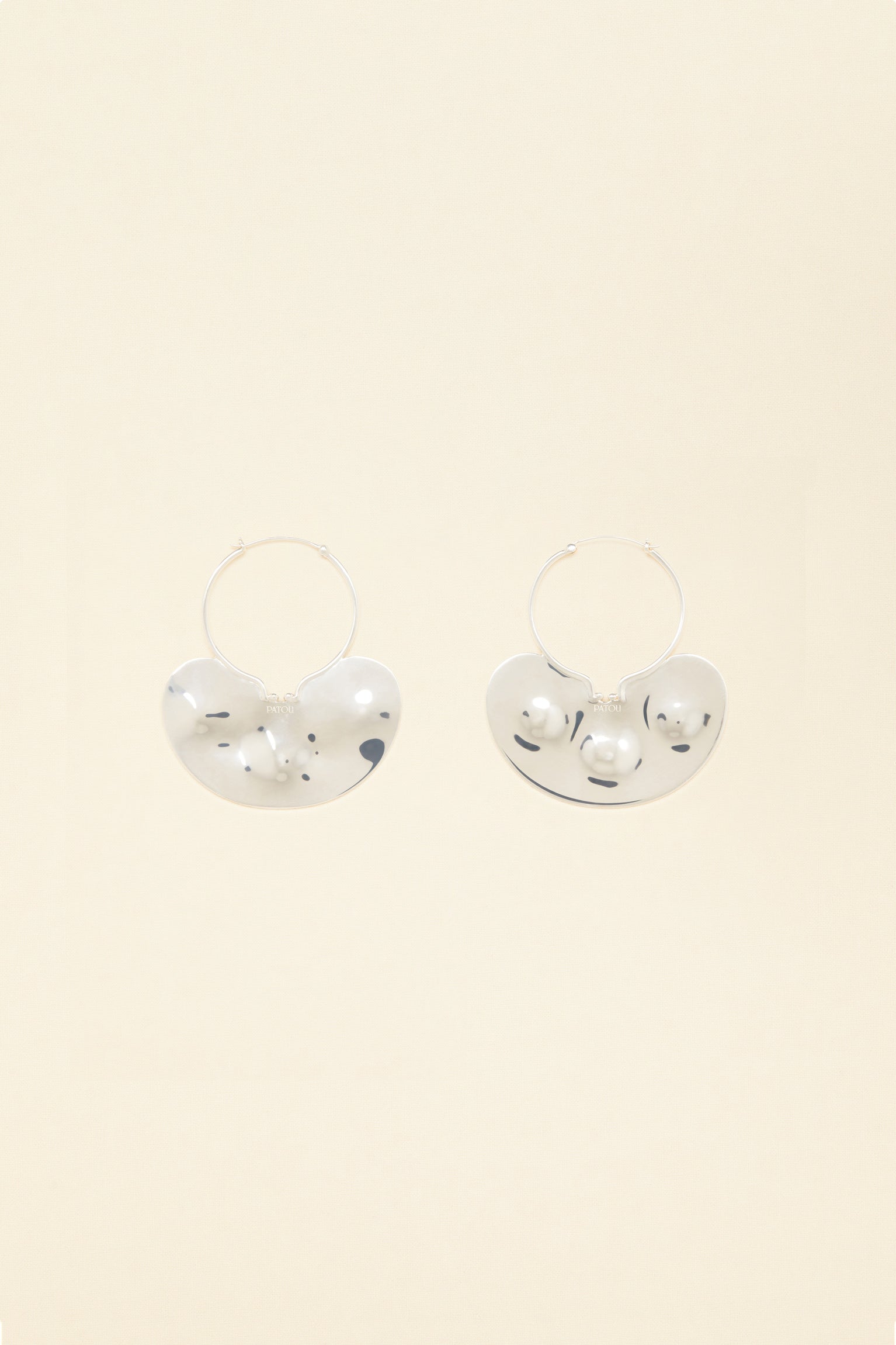 Patou - Small hammered brass hoop earrings - Silver - A classic.. with a twist!Small silver-plated brass hoop earrings with attached hammered plate engraved with the Patou logo.