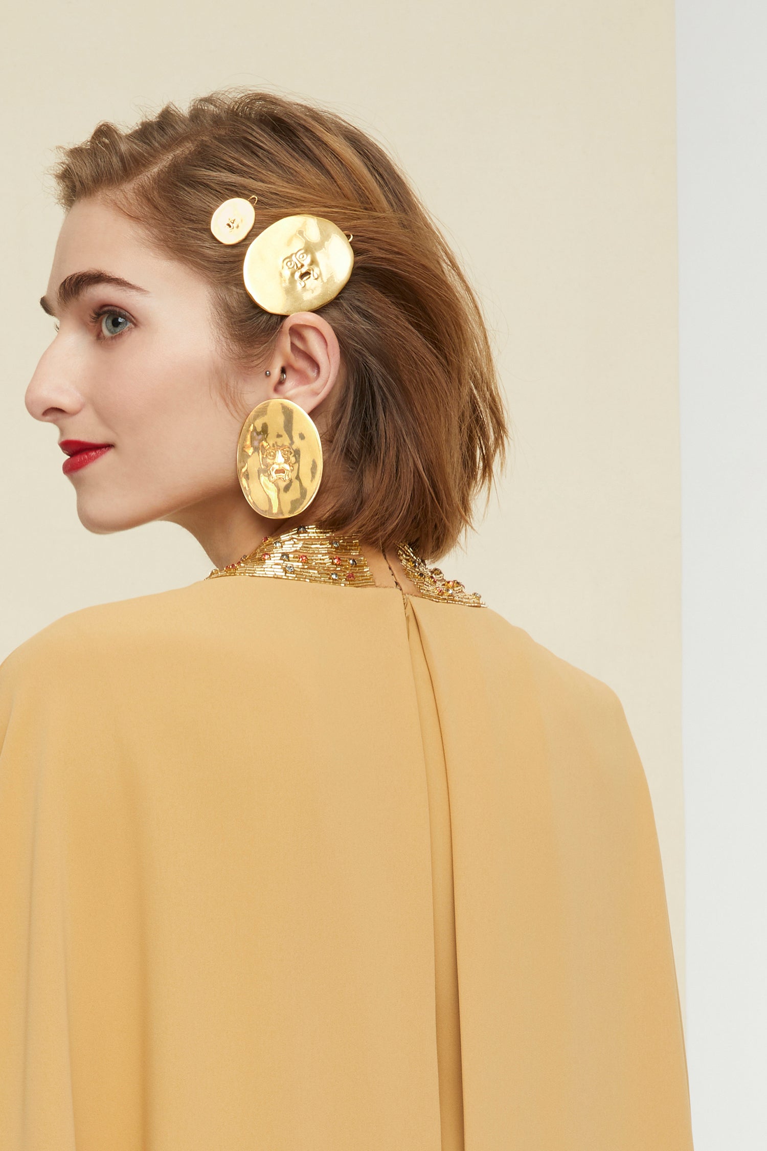 Patou - Small face brass hairclips - Gold - A legendary face, a fetching accessory.Two small brass hairclips with a “Bocca della Verità”-inspired design.