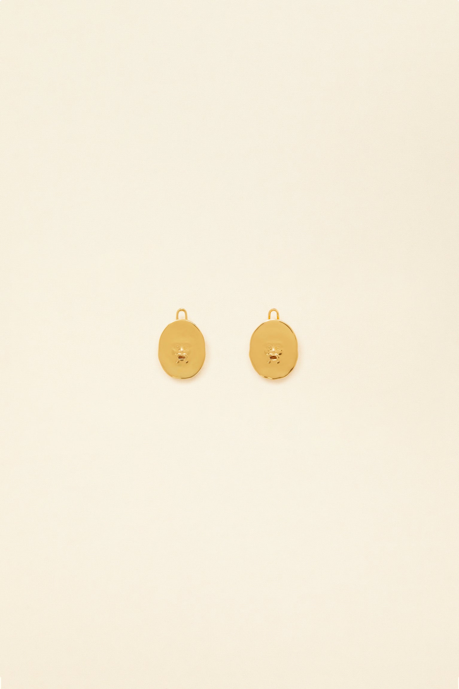 Patou - Small face brass hairclips - Gold - A legendary face, a fetching accessory.Two small brass hairclips with a “Bocca della Verità”-inspired design.