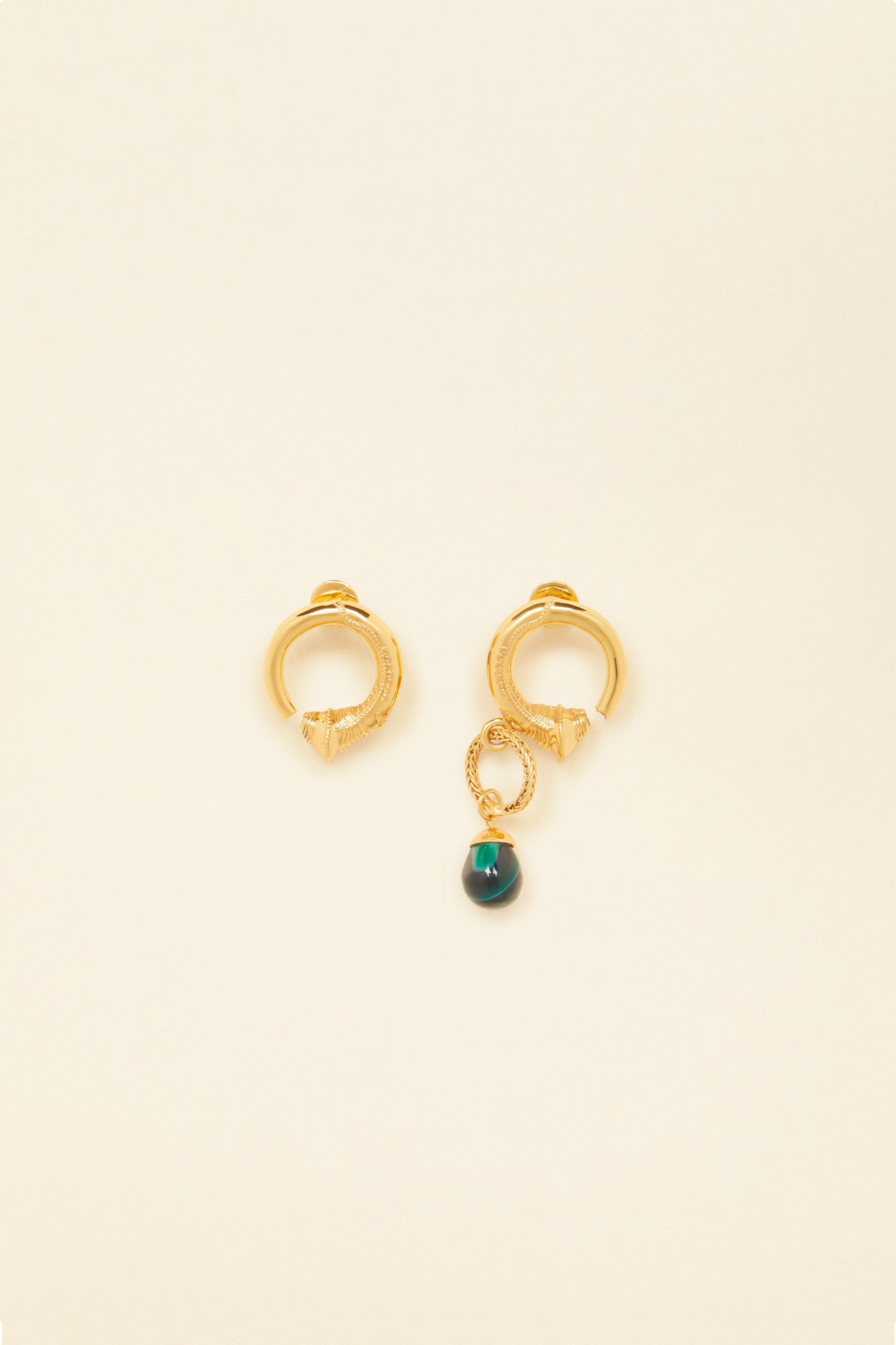 Patou - Asymmetrical brass and stone earrings - Gold Stones - Striking combinations, distinctive lines.Small brass hoop earrings. Asymmetrical design with a malachite stone on one side.