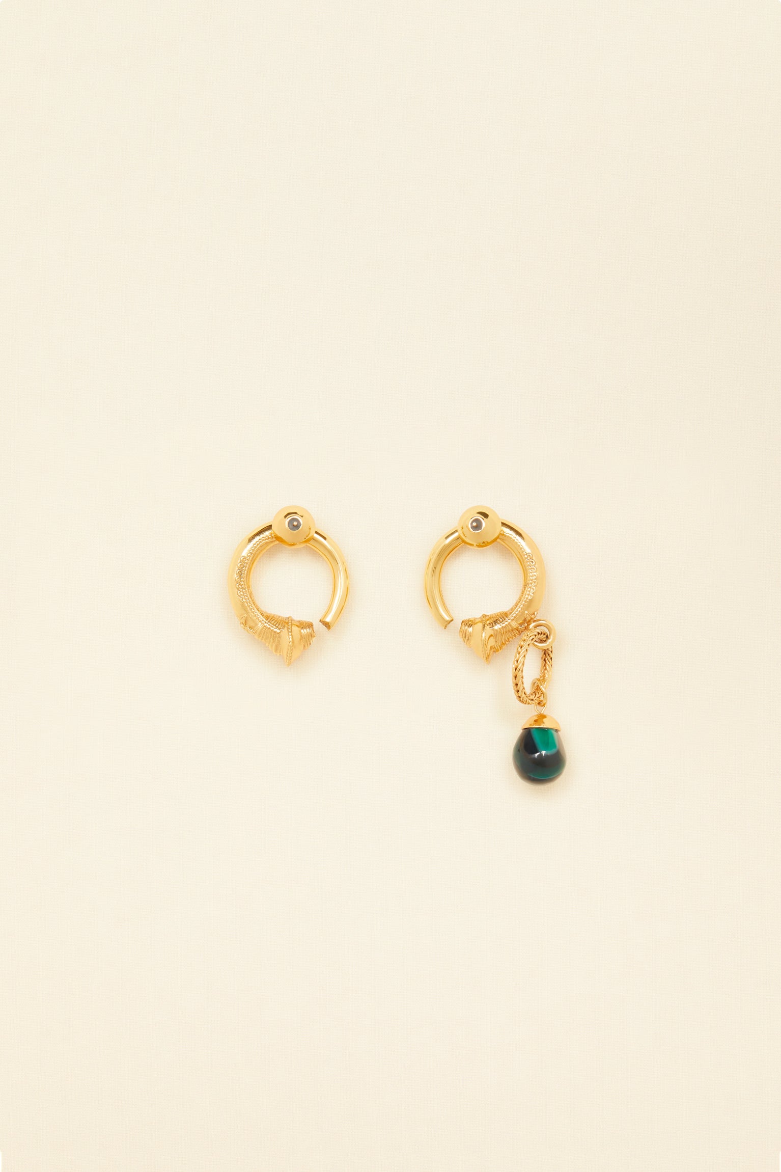Patou - Asymmetrical brass and stone earrings - Gold Stones - Striking combinations, distinctive lines.Small brass hoop earrings. Asymmetrical design with a malachite stone on one side.