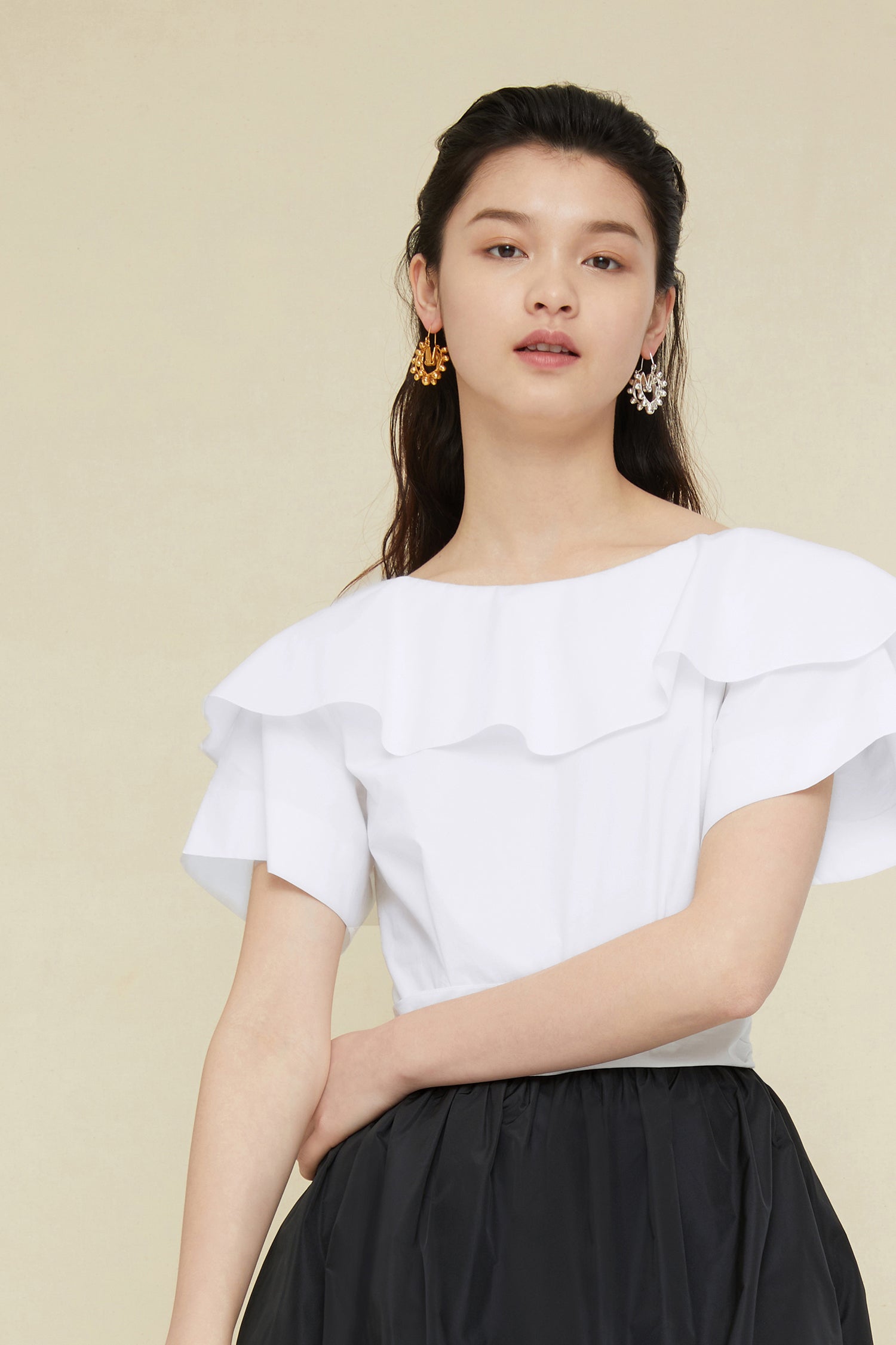 Patou - Two-tone pearl hoop earrings - Gold Silver - Gold and silver form a striking alliance. Brass hoop earrings with pearl-shaped embellishments all around. One in gold, one in silver.