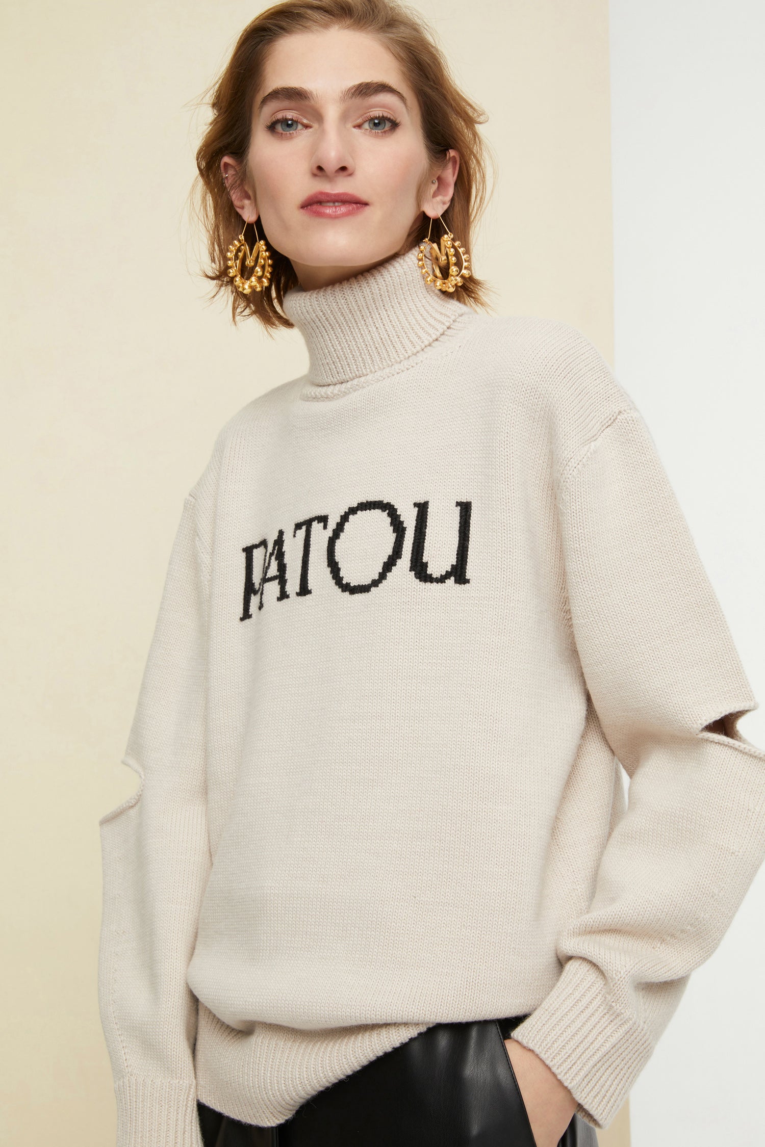 Patou - Oversized cut-out Patou jumper - Chestnut - Patou, always and everyday.Chestnut beige wool turtleneck jumper. Oversized silhouette. Lettering logo on the front in contrasting black. Cut-out elbows. Ribbed collar, cuffs and hem.
