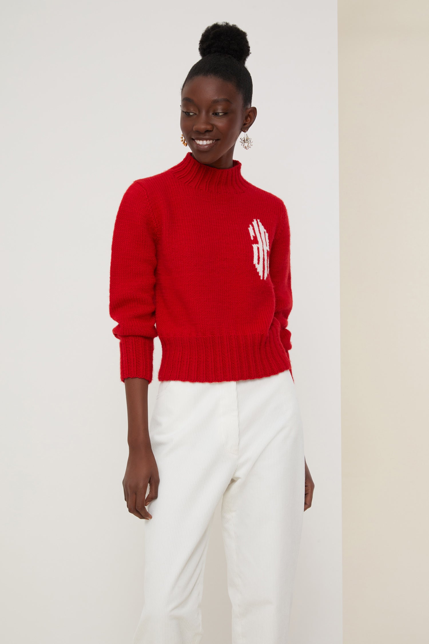 Patou - Cropped intarsia logo jumper - Poppy - A logo, a crest, a declaration of style.Poppy red wool jumper with intarsia logo on the chest in contrasting white. Cropped silhouette with a high neckline. Ribbed collar, cuffs and hem.