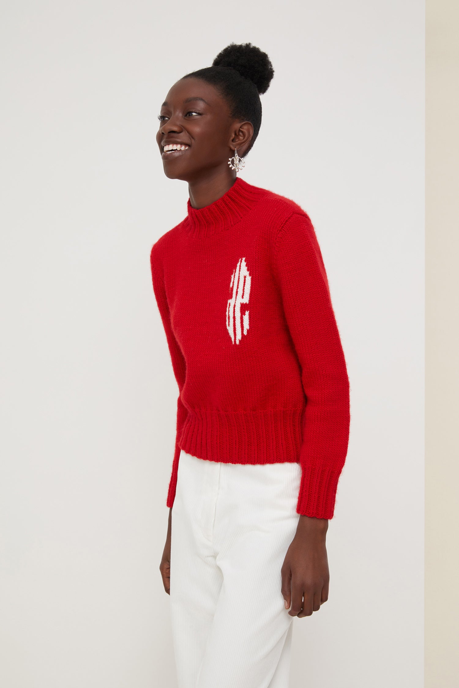Patou - Cropped intarsia logo jumper - Poppy - A logo, a crest, a declaration of style.Poppy red wool jumper with intarsia logo on the chest in contrasting white. Cropped silhouette with a high neckline. Ribbed collar, cuffs and hem.