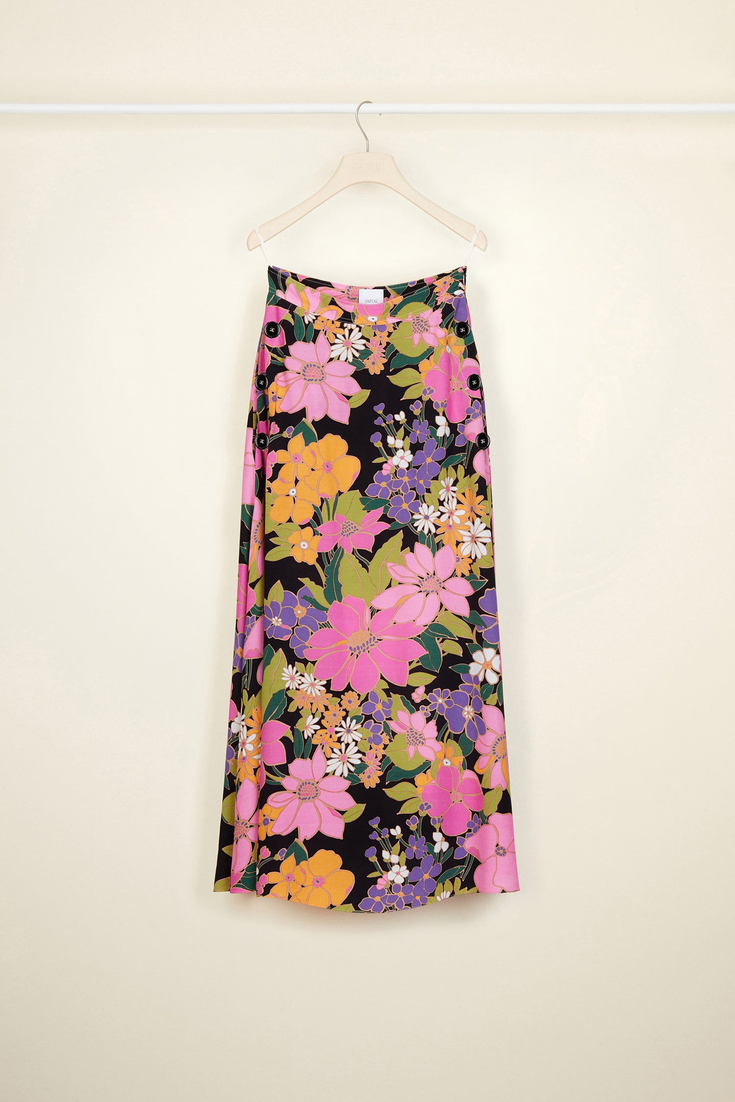 Patou - Gonna midi in crepe stampato - Autumn Flowers - L’autunno si tinge di fiori.Gonna midi in crepe stampato con i Fiori d’Autunno dell’Atto 4. Silhouette leggermente svasata. Bottoni e tasche ai lati. Cerniera nascosta.