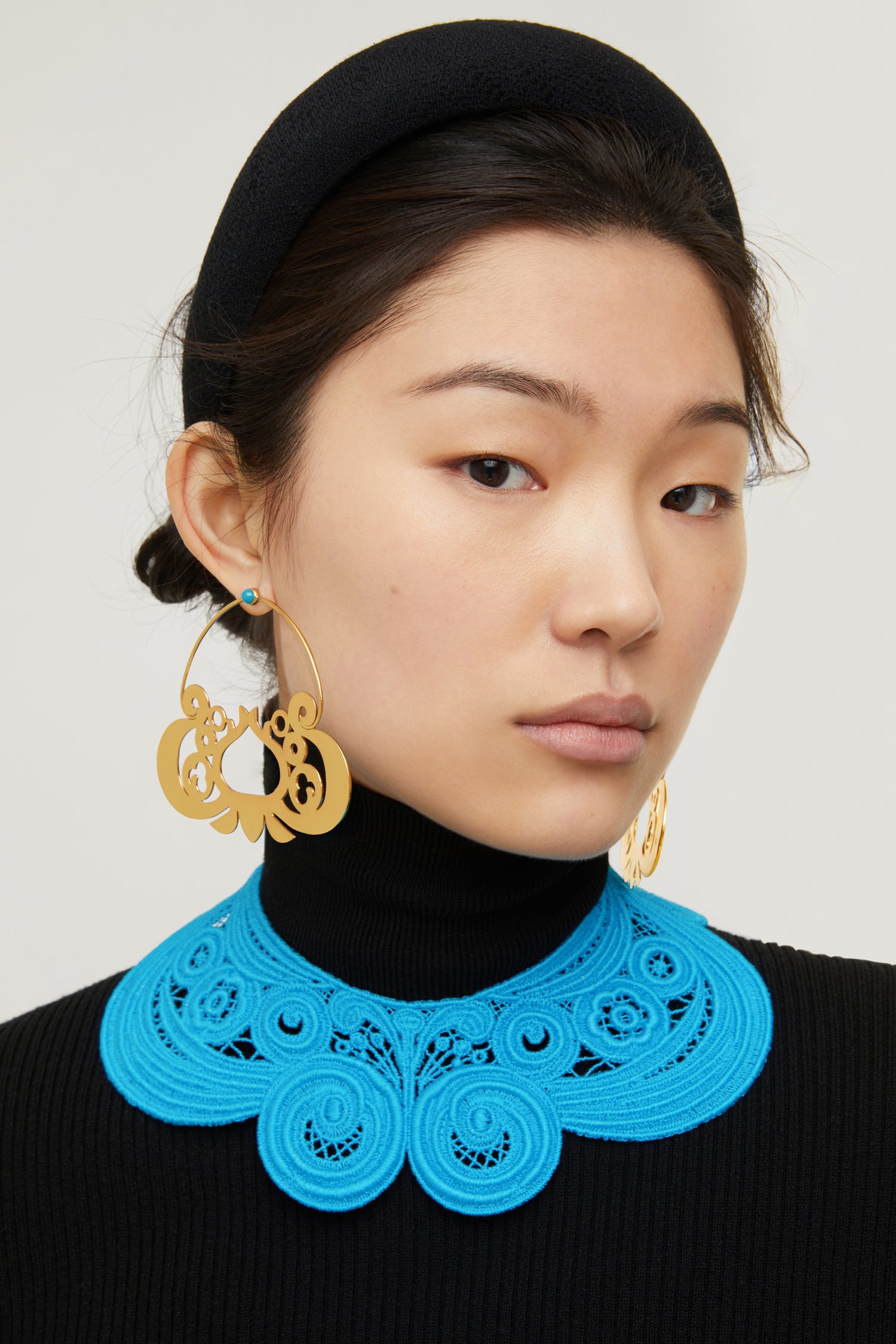 Patou - Floral guipure necklace - Turquoise - A smattering of flowers to delight all guipure lovers. Turquoise silk guipure necklace. Floral-inspired pattern. Fastens via fabric ties at the back.