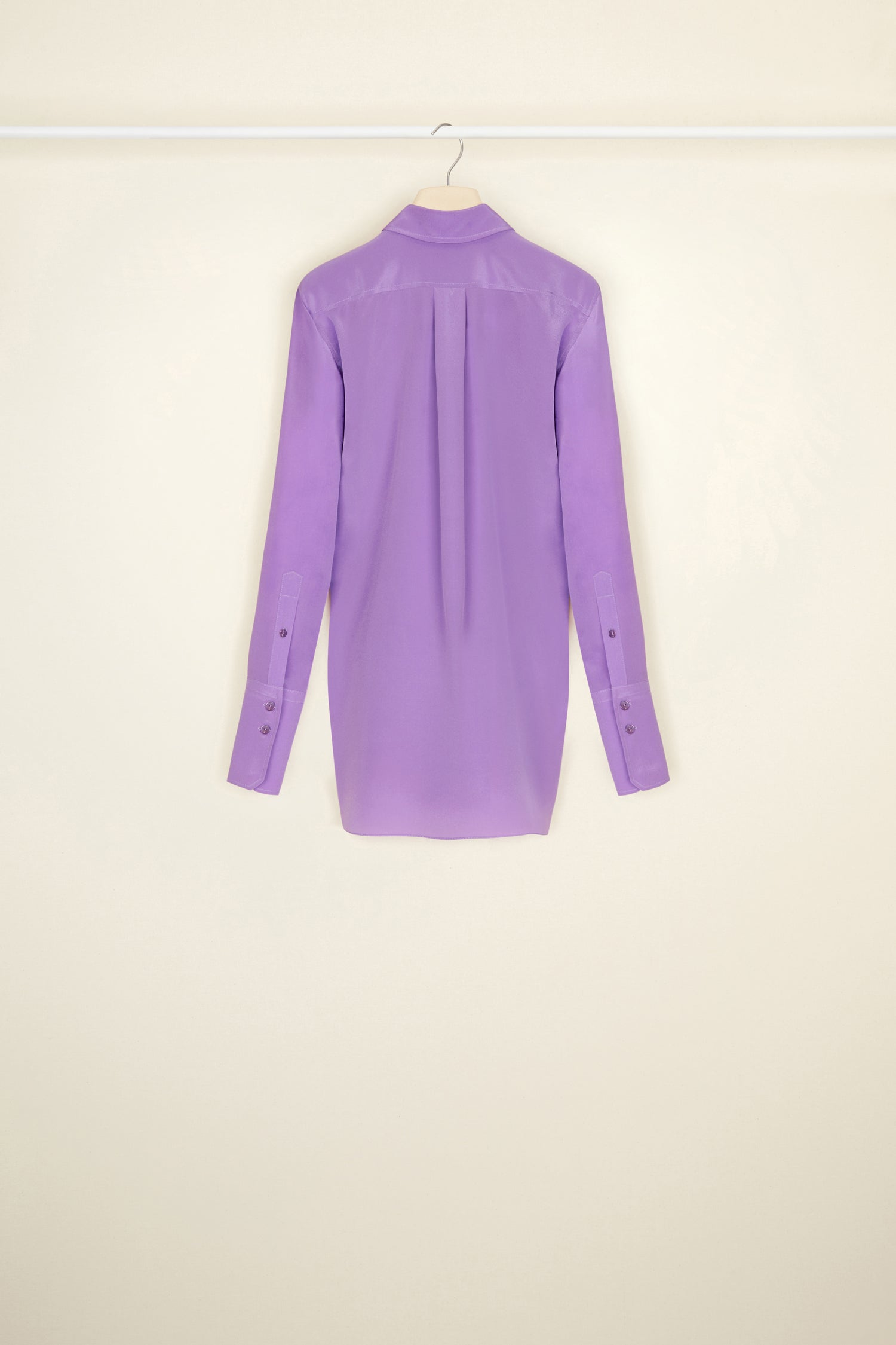 Patou - Iconic draped silk blouse - Amethyst - Silk that flows flawlessly: classic Patou!Amethyst purple silk crepe blouse. Longline draped silhouette with shirring at the neckline. Engraved gold-coloured buttons at the collar and cuffs ; concealed button fastening. Signature curved seam at the back.