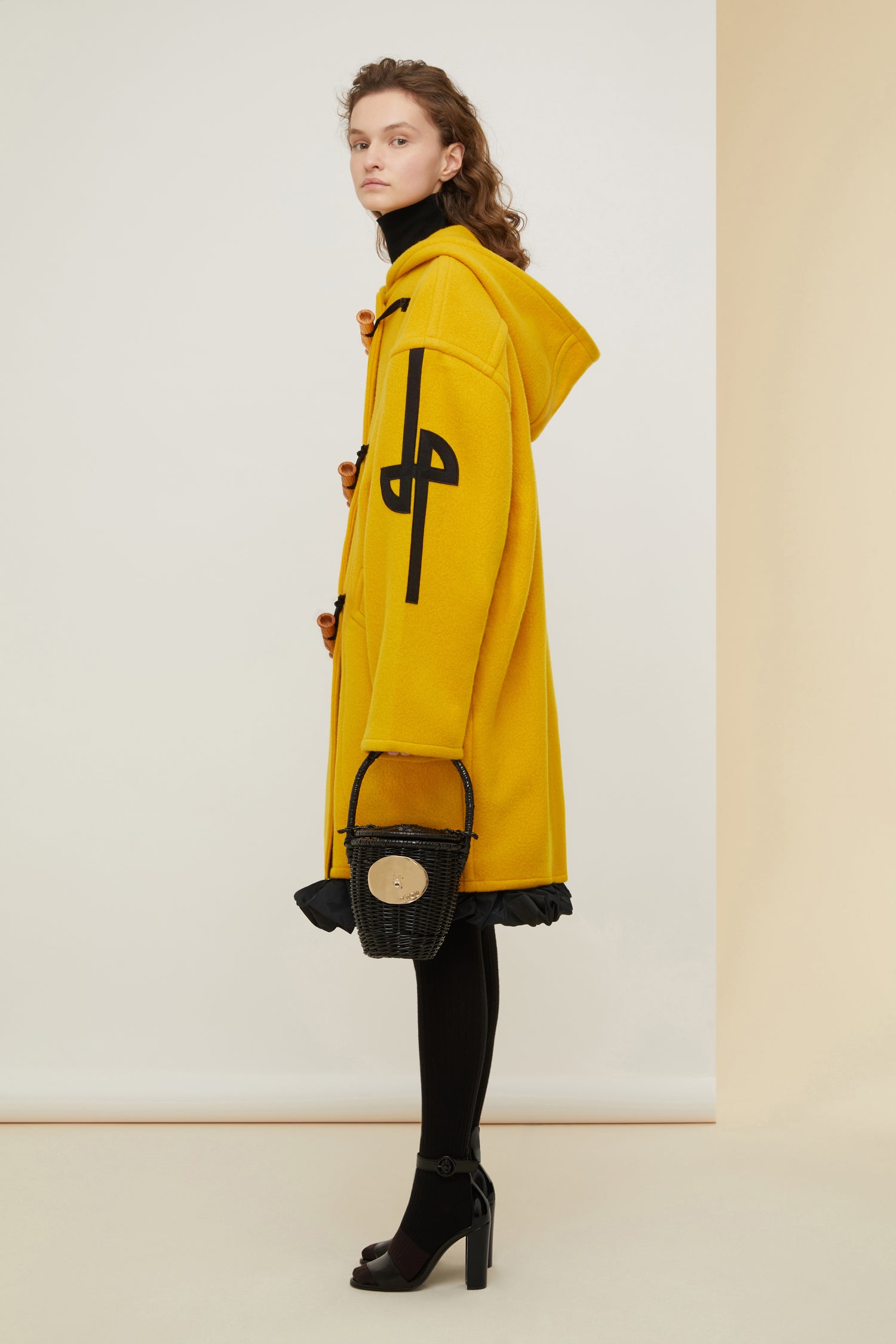 Patou - Duffle coat in eco-friendly wool and cashmere - Saffron - A winter sensation, a Patou revelation! Saffron yellow wool and cashmere duffle coat. Crafted from recycled materials blended to achieve a softly worn look over time. Oversized silhouette. Hooded collar. Fastens via wooden buttons shaped like bird calls as well as concealed press buttons. Stylised JP logo embroidered in black on the left sleeve. Oversized patch pockets.