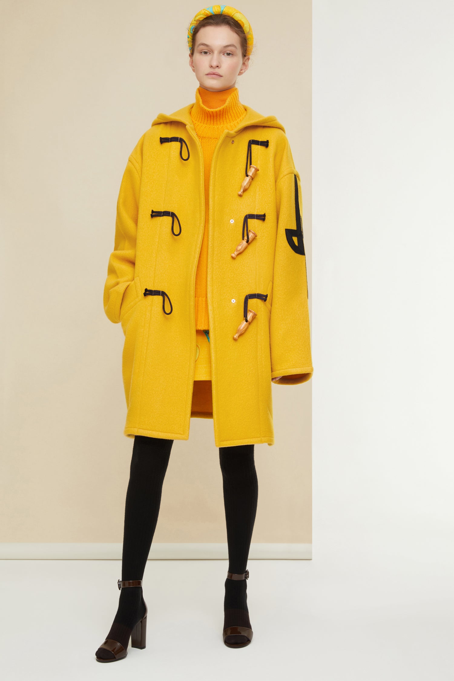 Patou - Duffle coat in eco-friendly wool and cashmere - Saffron - A winter sensation, a Patou revelation! Saffron yellow wool and cashmere duffle coat. Crafted from recycled materials blended to achieve a softly worn look over time. Oversized silhouette. Hooded collar. Fastens via wooden buttons shaped like bird calls as well as concealed press buttons. Stylised JP logo embroidered in black on the left sleeve. Oversized patch pockets.