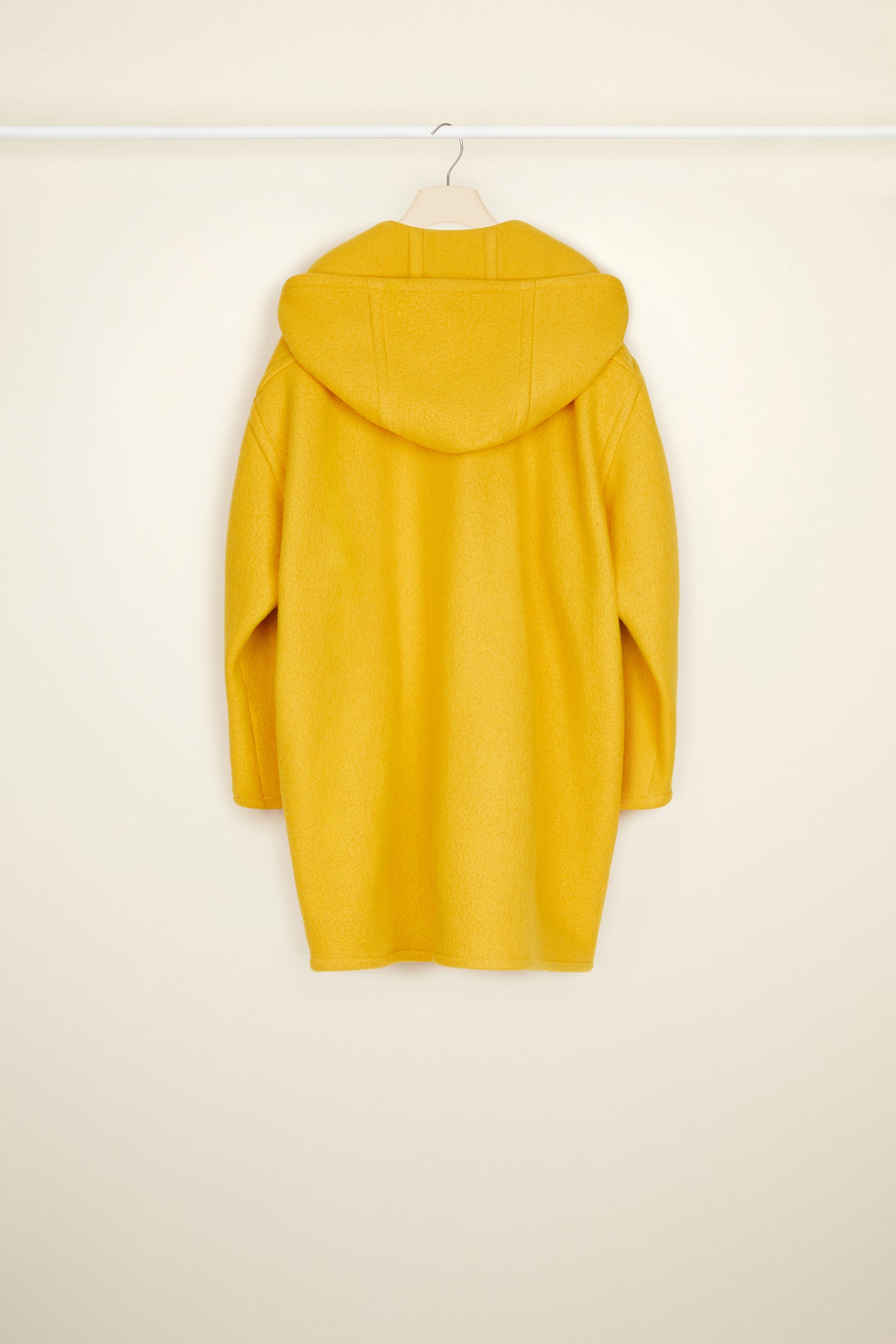 Patou - Duffle coat in eco-friendly wool and cashmere - Saffron - A winter sensation, a Patou revelation! Saffron yellow wool and cashmere duffle coat. Crafted from recycled materials blended to achieve a softly worn look over time. Oversized silhouette. Hooded collar. Fastens via wooden buttons shaped like bird calls as well as concealed press buttons. Stylised JP logo embroidered in black on the left sleeve. Oversized patch pockets.