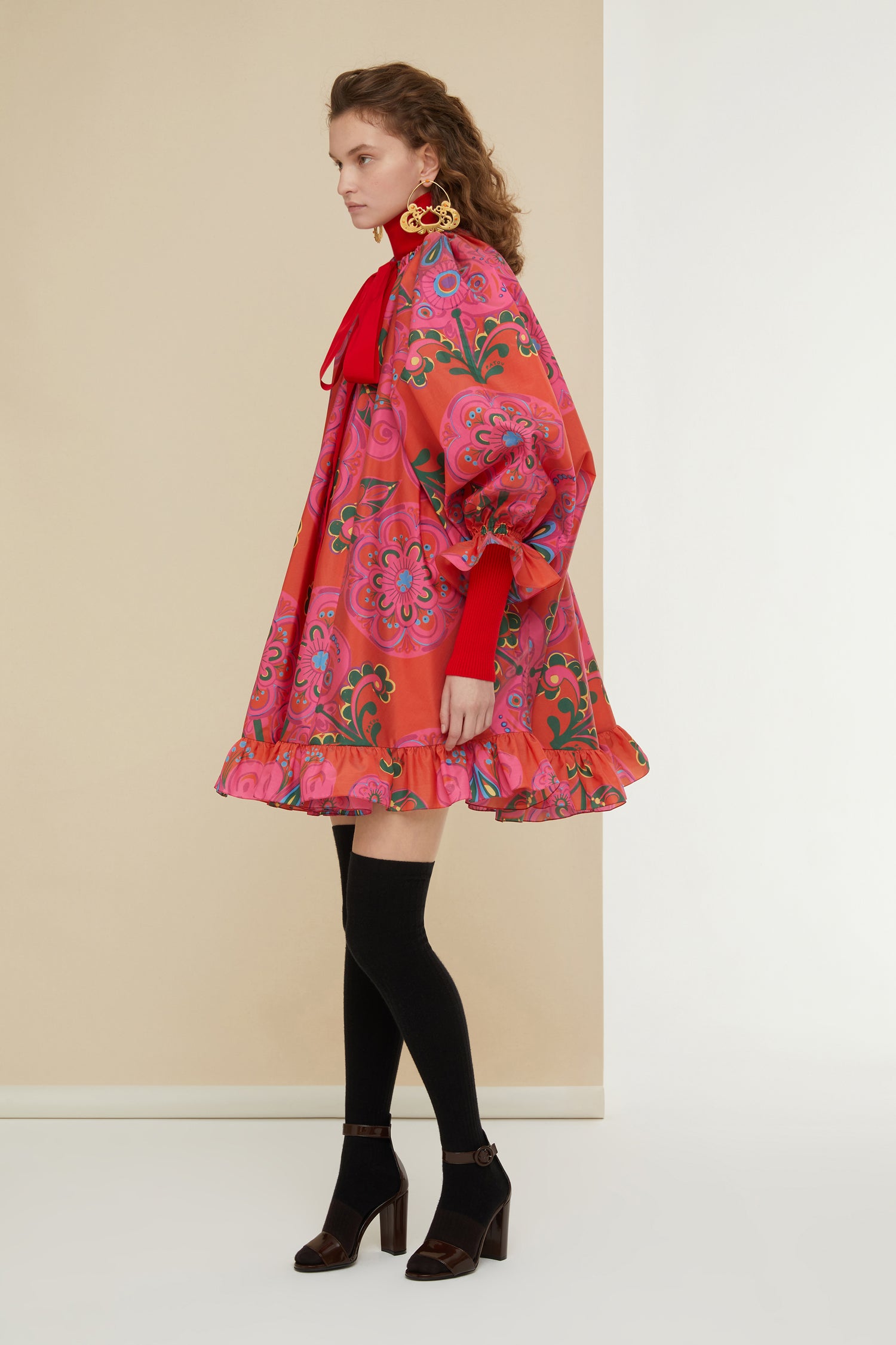 Patou - Drawstring puff sleeve Habotai dress - Strawberry Flower - Voluminous and versatile, wear it your way to reflect your style.Strawberry Flower Habotai dress featuring Fantasia Botanica’s signature print. High volume silhouette that can be worn knotted at the neck or off the shoulders. Drawstring collar with long red grosgrain ties. Batwing sleeves with elasticated cuffs. Elasticated waist. Flounce hem.