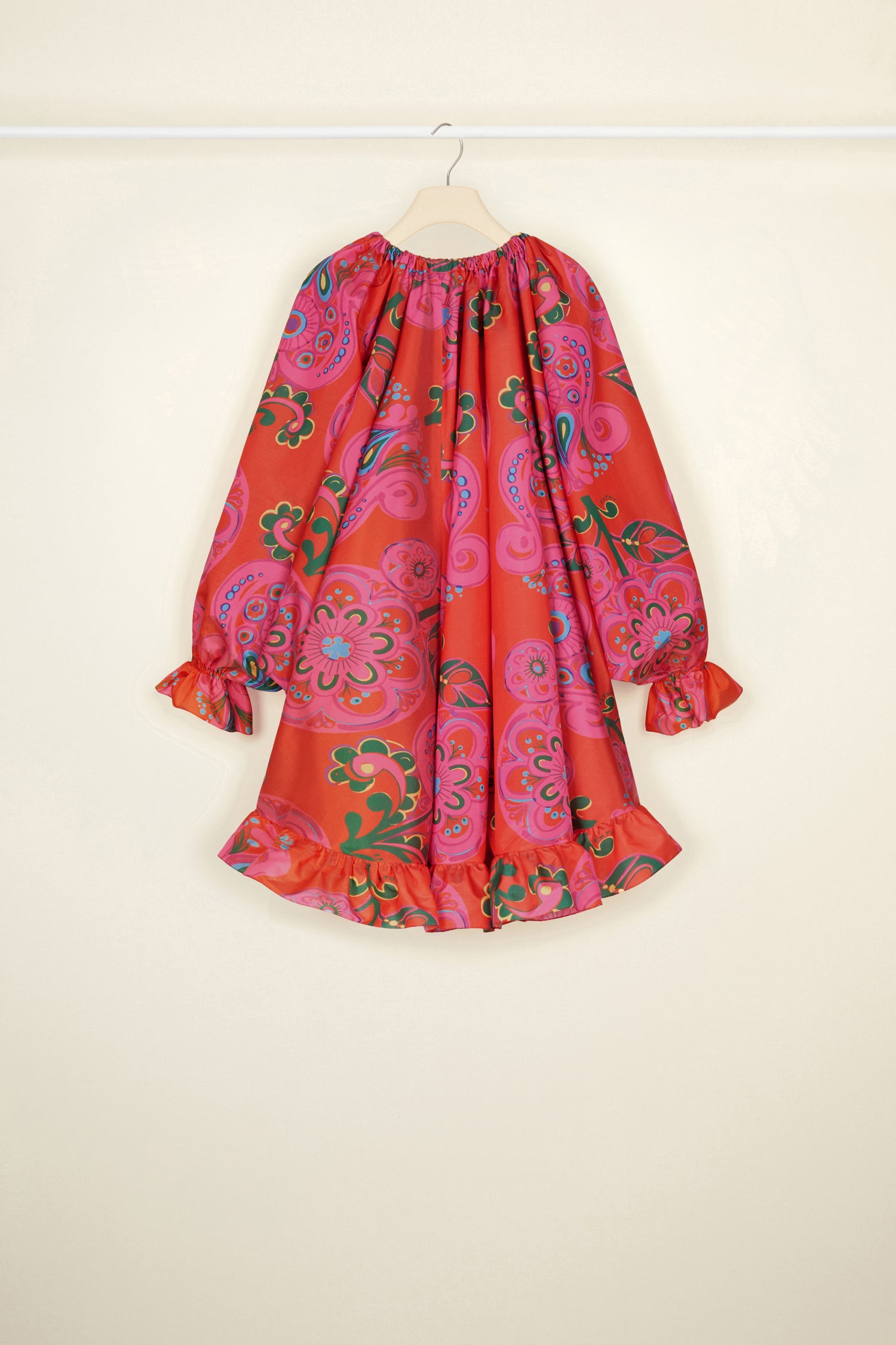 Patou - Drawstring puff sleeve Habotai dress - Strawberry Flower - Voluminous and versatile, wear it your way to reflect your style.Strawberry Flower Habotai dress featuring Fantasia Botanica’s signature print. High volume silhouette that can be worn knotted at the neck or off the shoulders. Drawstring collar with long red grosgrain ties. Batwing sleeves with elasticated cuffs. Elasticated waist. Flounce hem.