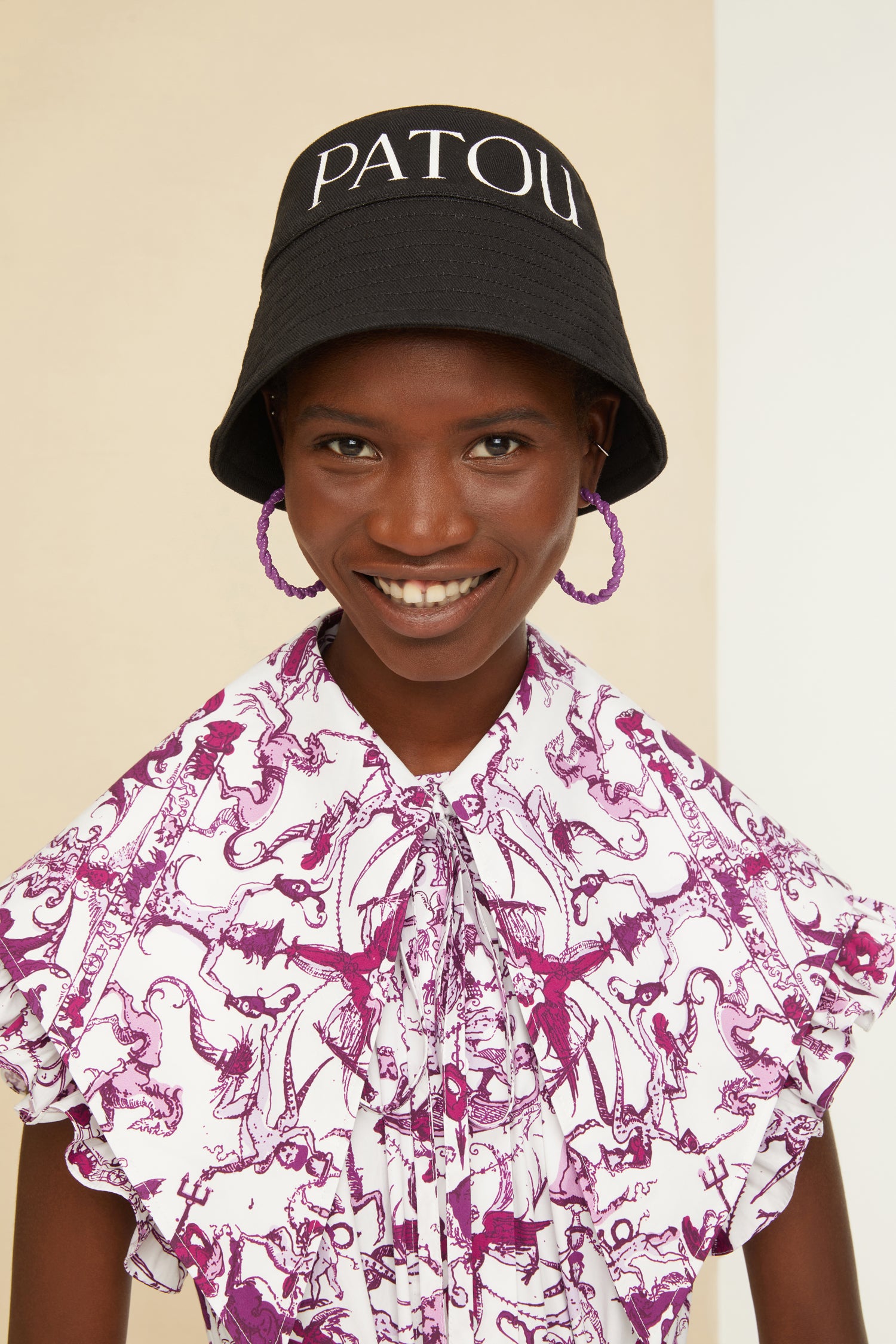 Patou - Signature collar in printed organic cotton - Stories And Tales - A tale of signature details and fantastical patterns. Signature organic cotton poplin collar featuring the seasonal “Stories and Tales” print. Oversized pointed design. Ties at the front.