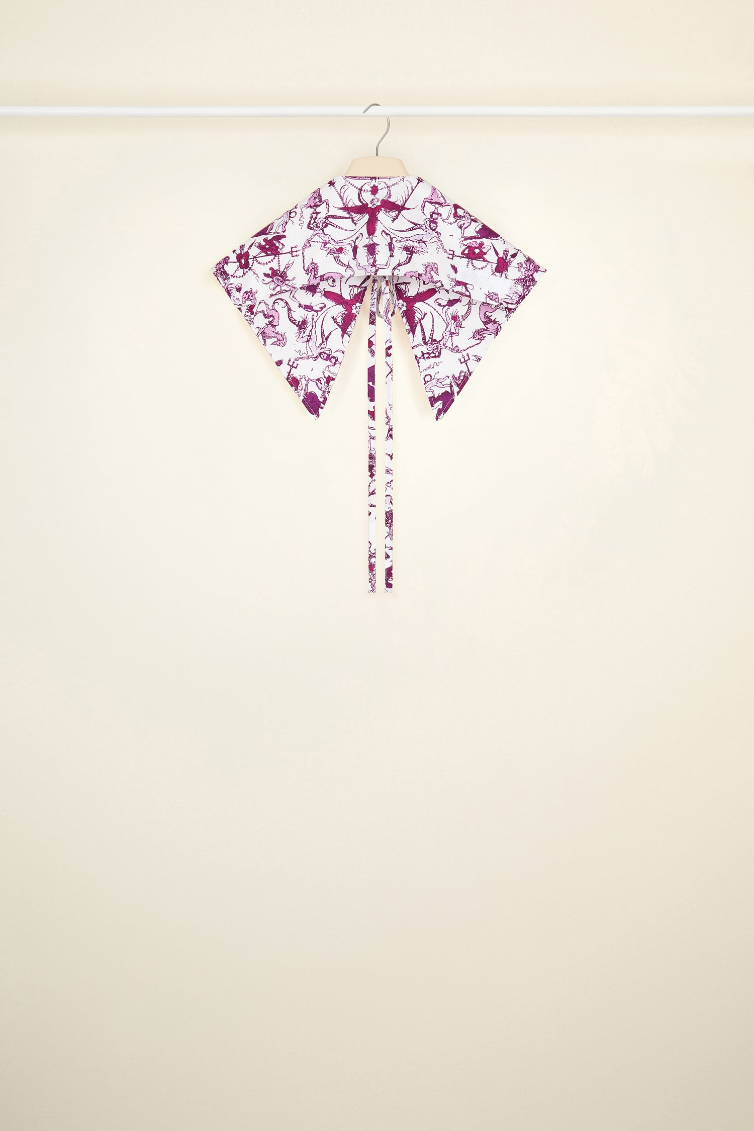 Patou - Signature collar in printed organic cotton - Stories And Tales - A tale of signature details and fantastical patterns. Signature organic cotton poplin collar featuring the seasonal “Stories and Tales” print. Oversized pointed design. Ties at the front.