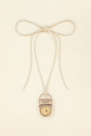 Bucket bag necklace in wicker