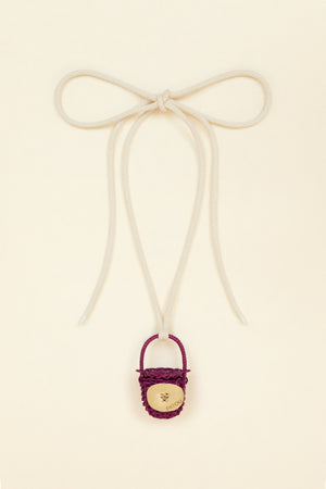 Bucket bag necklace in wicker