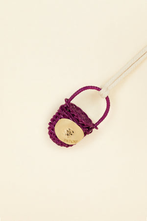 Bucket bag necklace in wicker