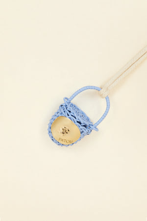 Bucket bag necklace in wicker