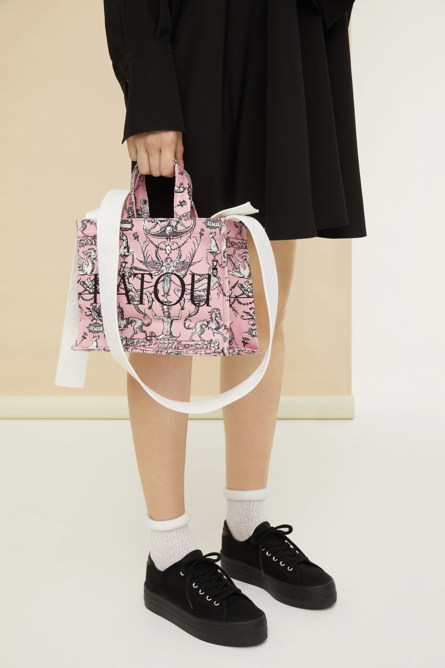 Patou - Small Patou canvas tote in printed organic cotton - Pink Fairy Tales - A tale of organic canvas and magical prints.Pink organic cotton tote. “Stories and Tales” seasonal print. Patou lettering logo and JP monogram in black. White embossed shoulder strap with gold button on one side and adjustable knot on the other side. Two tone-on-tone top handles. Can be carried by hand or on the shoulder.