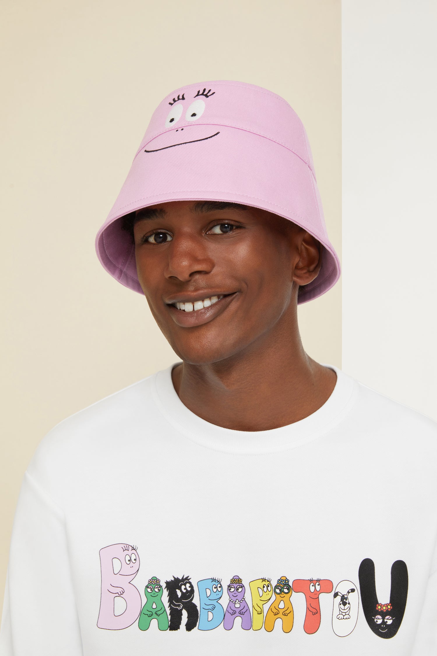 Patou - Barbapapa bucket hat in organic cotton - Lilac - Here is the star, it’s the Barbapapa hat! Lilac organic cotton bucket hat. Part of the Barbapatou capsule collection from a special collaboration with Barbapapa. Signature shape. Barbapapa face embroidered at the front. Custom Patou logo embroidered at the back. Comes in two sizes. Standard women's size: XS/S. Standard men's size: M/L.