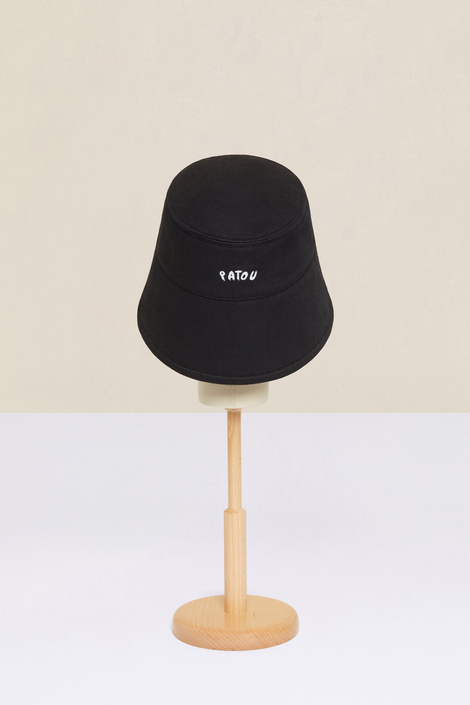 Patou - Barbamama bucket hat in organic cotton - Barbamama - Barbamama’s black as night.Black organic cotton bucket hat. Part of the Barbapatou capsule collection from a special collaboration with Barbapapa. Signature shape. Barbamama face embroidered at the front. Custom Patou logo embroidered at the back. Comes in two sizes. Standard women's size: XS/S. Standard men's size: M/L.