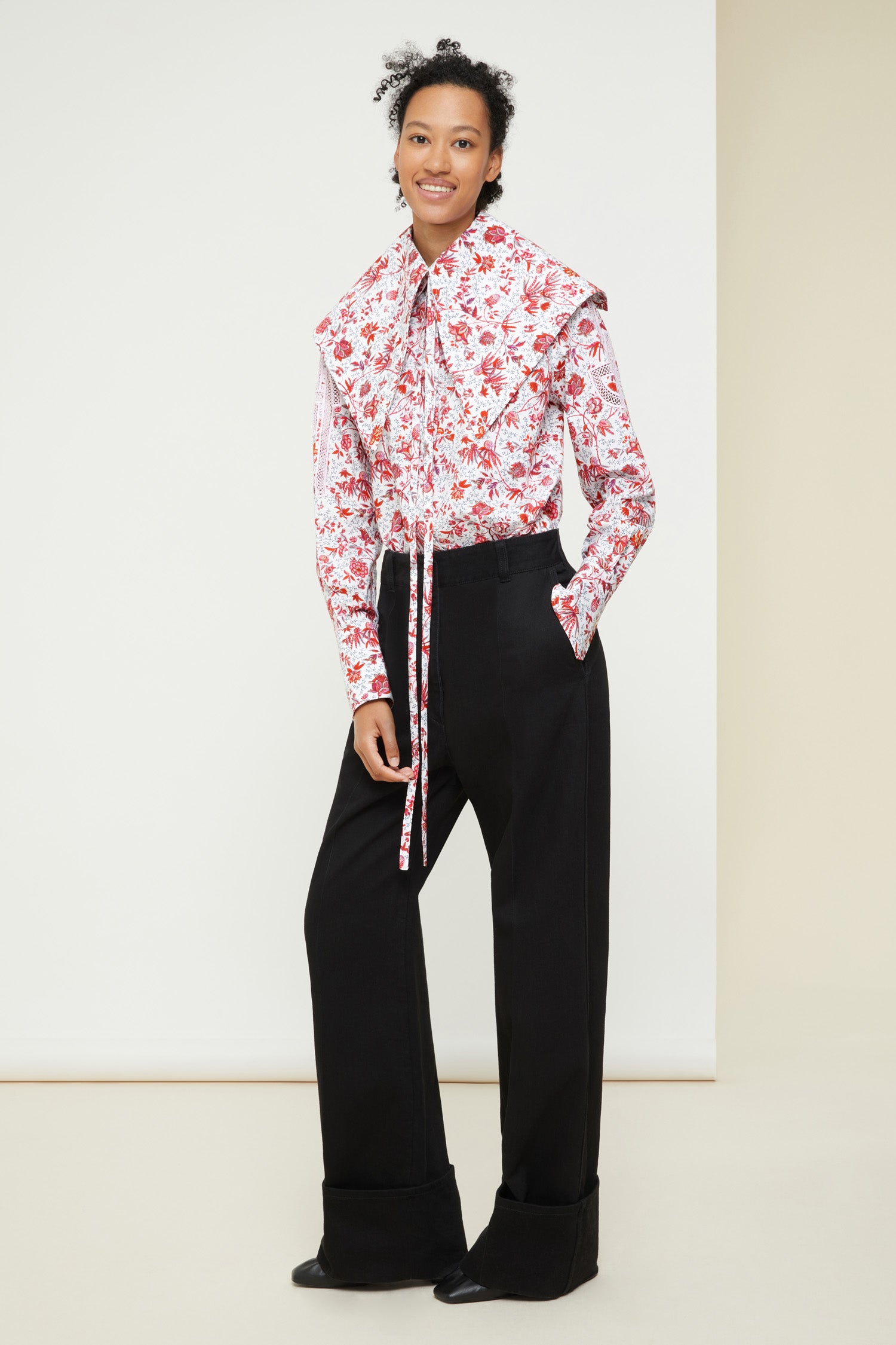 Patou - Embroidered logo shirt in organic cotton - Indienne - JPs and embroideries: modern Patou signatures.Printed organic cotton shirt featuring Act 2’s floral Indienne pattern. Spread collar. Concealed button fastening; buttoned cuffs. Side vents. Stylised JP logo embroidered in white on both sleeves; black Patou logo on the left cuff.