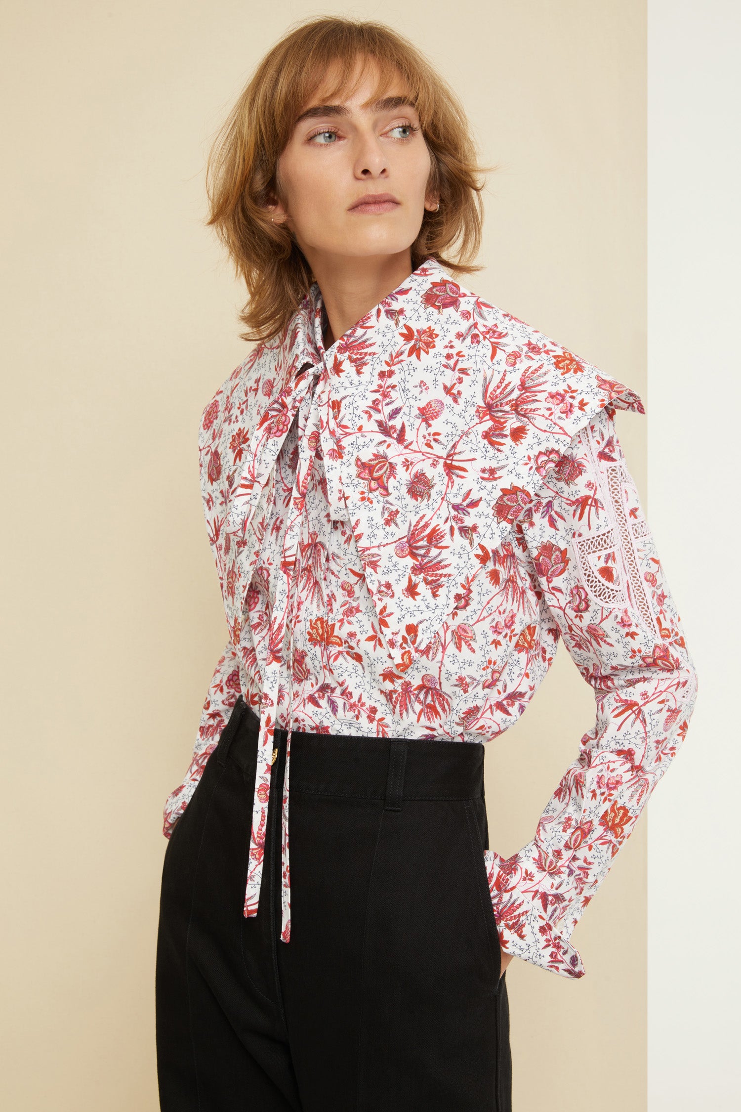 Patou - Embroidered logo shirt in organic cotton - Indienne - JPs and embroideries: modern Patou signatures.Printed organic cotton shirt featuring Act 2’s floral Indienne pattern. Spread collar. Concealed button fastening; buttoned cuffs. Side vents. Stylised JP logo embroidered in white on both sleeves; black Patou logo on the left cuff.