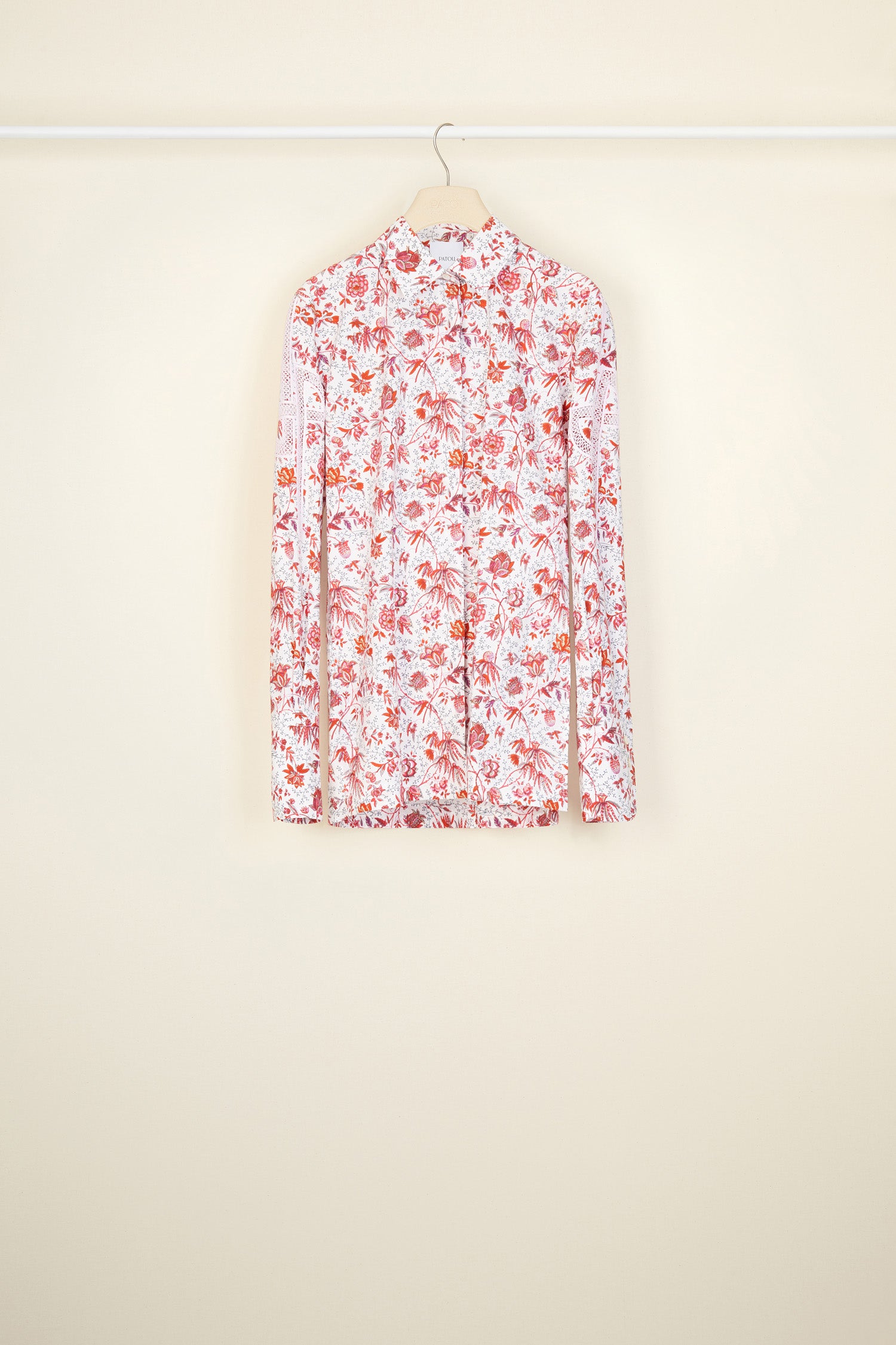 Patou - Embroidered logo shirt in organic cotton - Indienne - JPs and embroideries: modern Patou signatures.Printed organic cotton shirt featuring Act 2’s floral Indienne pattern. Spread collar. Concealed button fastening; buttoned cuffs. Side vents. Stylised JP logo embroidered in white on both sleeves; black Patou logo on the left cuff.