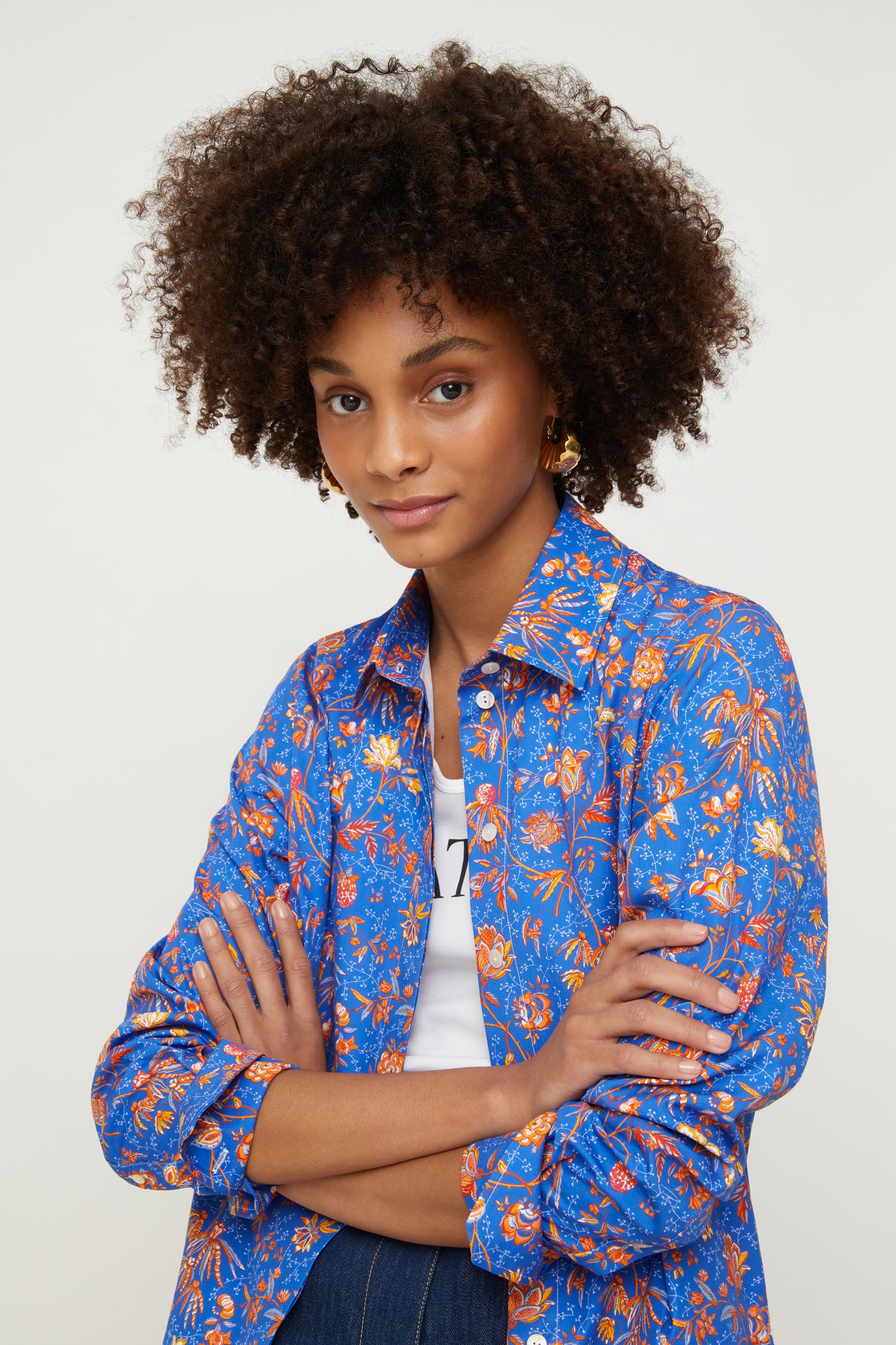 Patou - Camicia in cotone bio stampato - Citrus Summer Indienne - La camicia in cotone: un classico dello stile Patou, un nuovo must del guardaroba estivo. Camicia in popeline di cotone bio. Stampa Indienne, creata in esclusiva per Patou, in nuovi colori estivi. Bottoni nascosti; polsini abbottonati. Spacchi laterali.