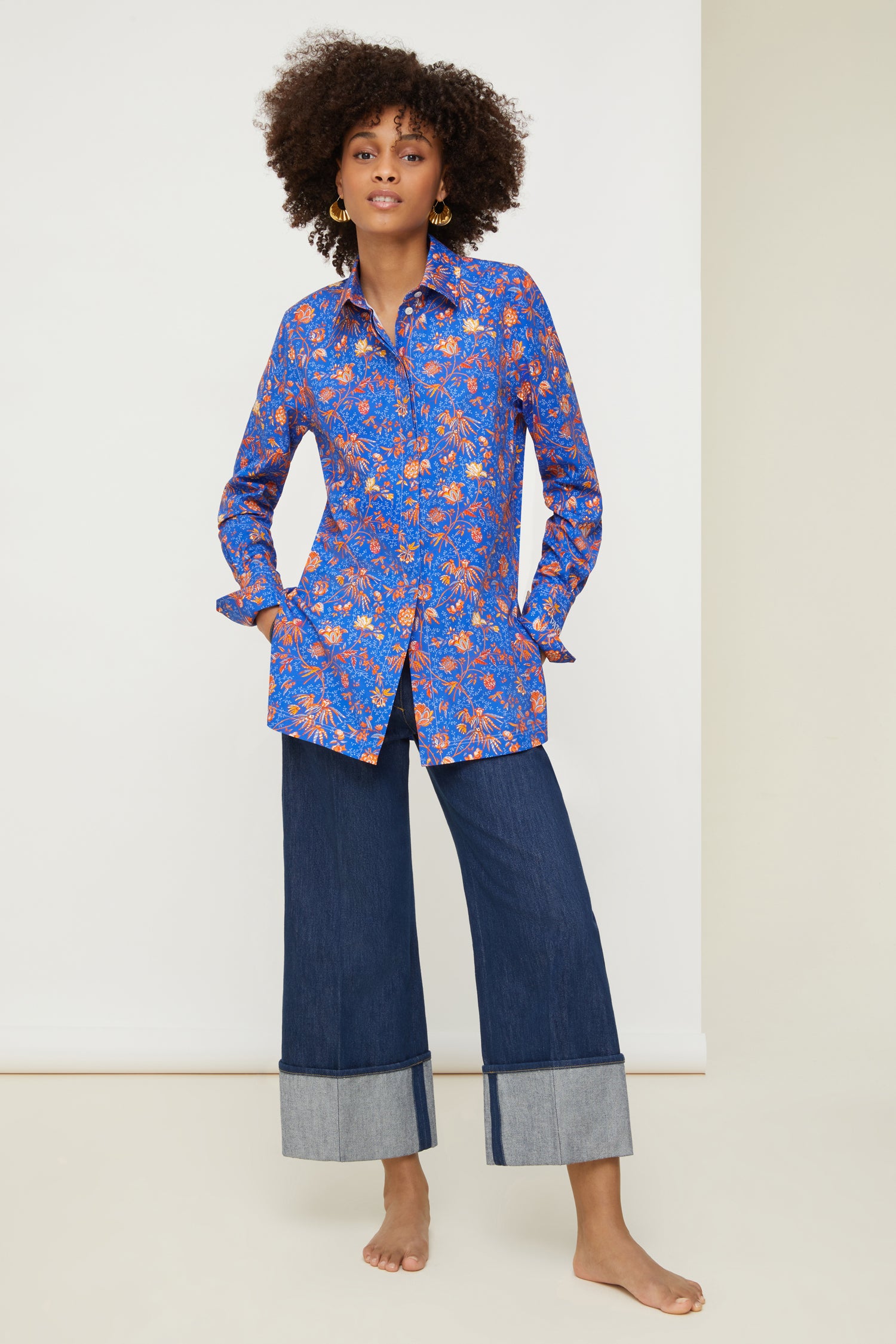 Patou - Camicia in cotone bio stampato - Citrus Summer Indienne - La camicia in cotone: un classico dello stile Patou, un nuovo must del guardaroba estivo. Camicia in popeline di cotone bio. Stampa Indienne, creata in esclusiva per Patou, in nuovi colori estivi. Bottoni nascosti; polsini abbottonati. Spacchi laterali.