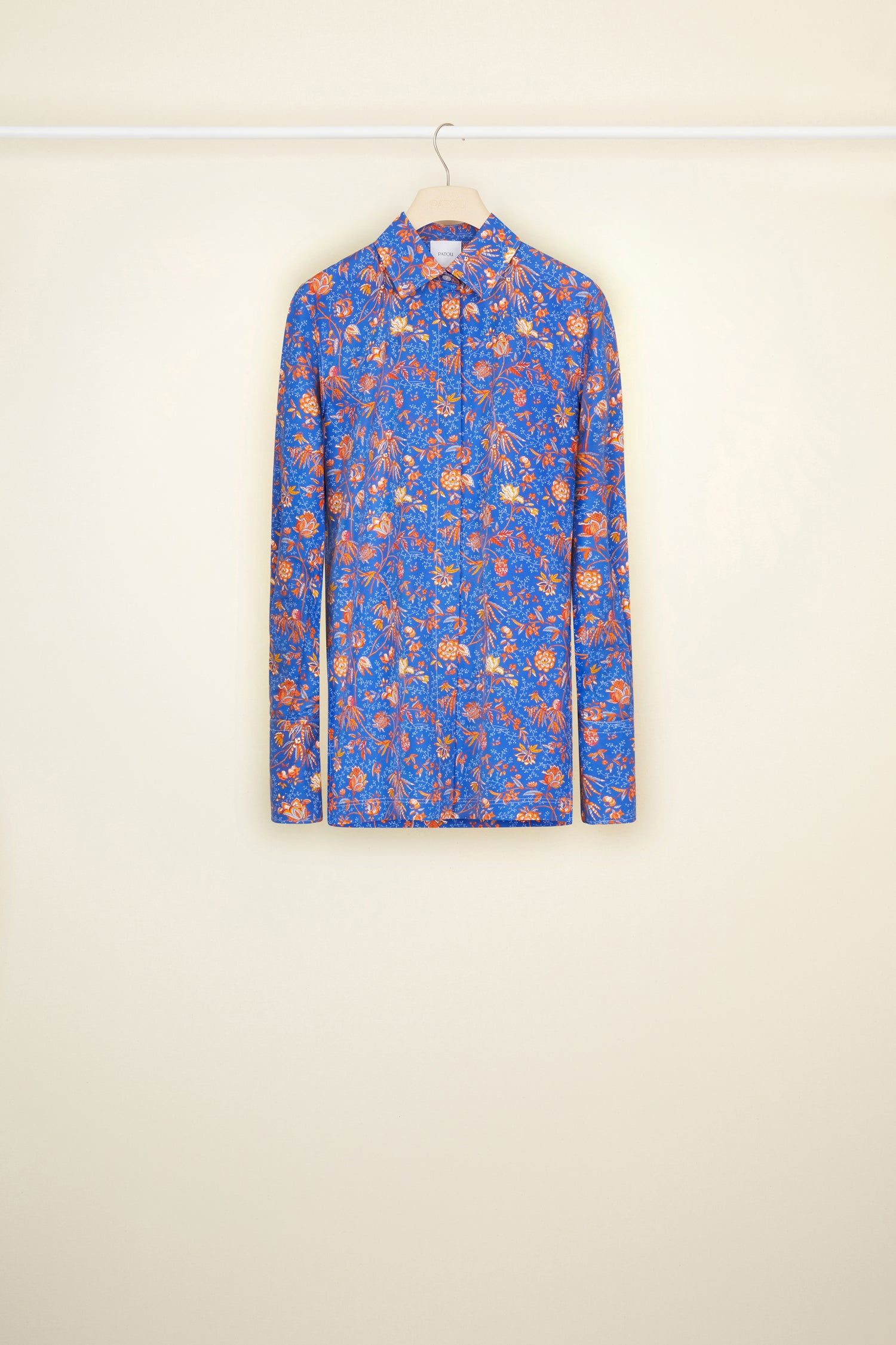 Patou - Camicia in cotone bio stampato - Citrus Summer Indienne - La camicia in cotone: un classico dello stile Patou, un nuovo must del guardaroba estivo. Camicia in popeline di cotone bio. Stampa Indienne, creata in esclusiva per Patou, in nuovi colori estivi. Bottoni nascosti; polsini abbottonati. Spacchi laterali.