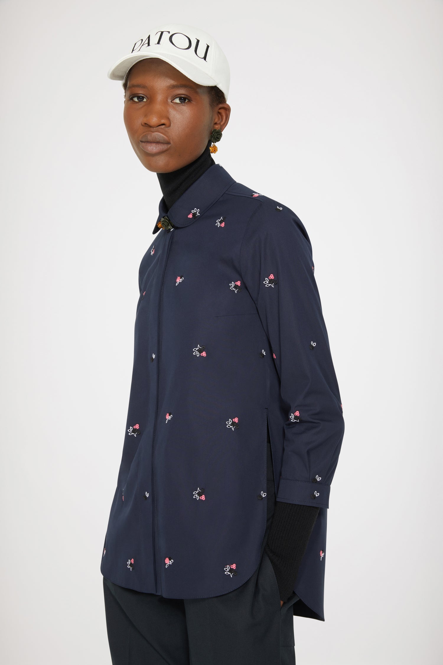 Patou - Embroidered baby shirt in organic cotton - Parisian Night - Tweaked and twee, the shirt speaks the new Patou vocabulary.Parisian Night navy organic cotton shirt. Allover floral embroideries. Peter Pan collar. Concealed button fastening. Slightly cropped sleeves. Buttoned cuffs. Split sides. Curved hem.