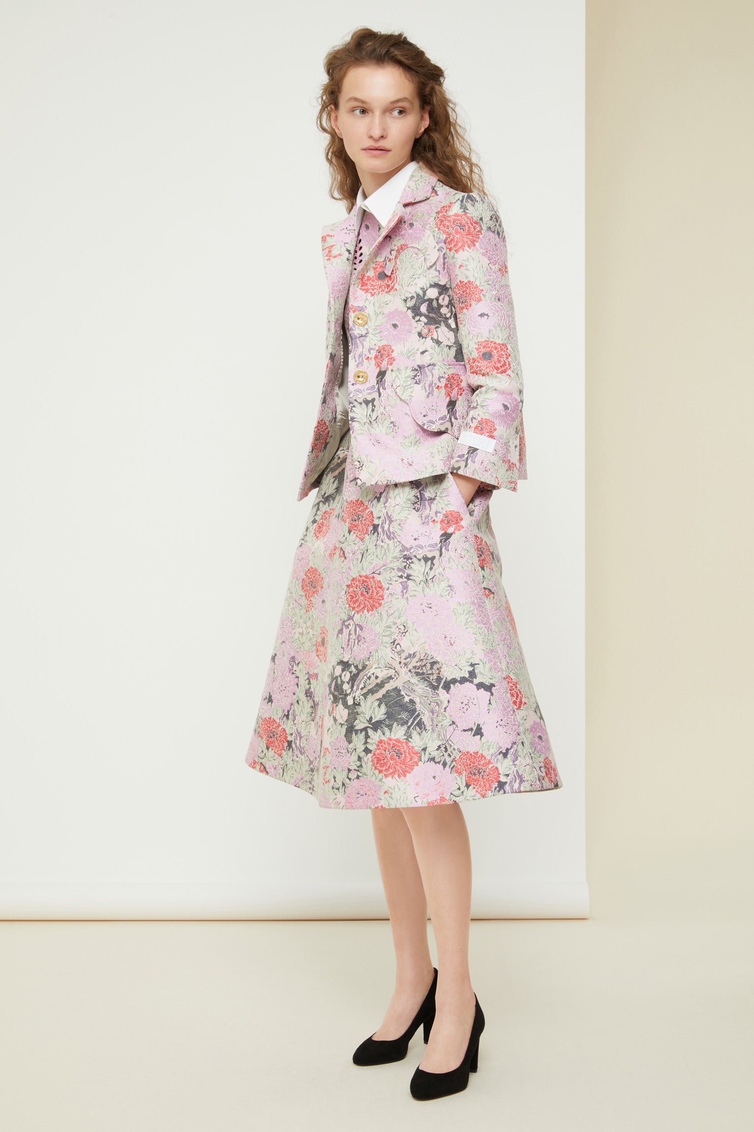 Patou - Cotton jacquard midi dress - Birds and Peonies - A stiff floral jacquard with a light-hearted soul, a ravishing cocktail dress that is fit for all.Cotton jacquard midi dress featuring Act 2’s Birds and Peonies pattern. A-line silhouette with a fitted bodice. Removable white poplin collar. Cutwork detailing across the chest. Zip fastening at the back. Pockets at the sides.