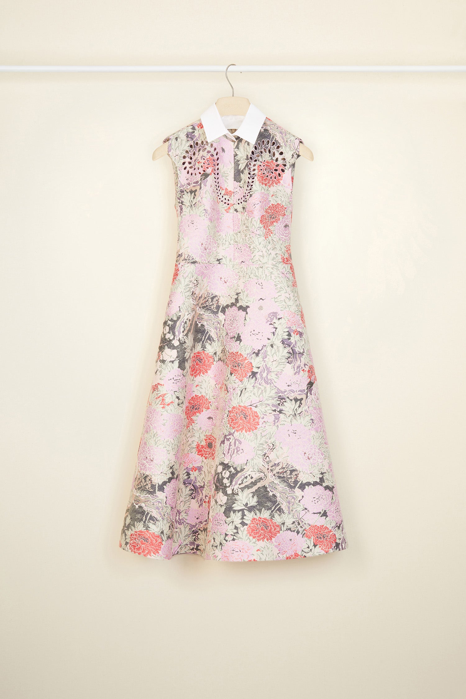 Patou - Cotton jacquard midi dress - Birds and Peonies - A stiff floral jacquard with a light-hearted soul, a ravishing cocktail dress that is fit for all.Cotton jacquard midi dress featuring Act 2’s Birds and Peonies pattern. A-line silhouette with a fitted bodice. Removable white poplin collar. Cutwork detailing across the chest. Zip fastening at the back. Pockets at the sides.