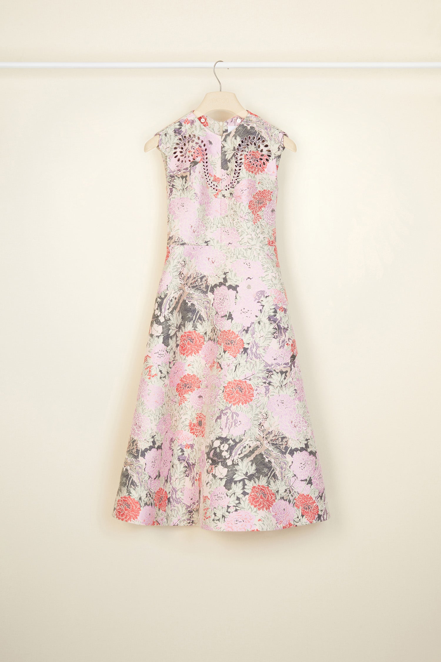 Patou - Cotton jacquard midi dress - Birds and Peonies - A stiff floral jacquard with a light-hearted soul, a ravishing cocktail dress that is fit for all.Cotton jacquard midi dress featuring Act 2’s Birds and Peonies pattern. A-line silhouette with a fitted bodice. Removable white poplin collar. Cutwork detailing across the chest. Zip fastening at the back. Pockets at the sides.