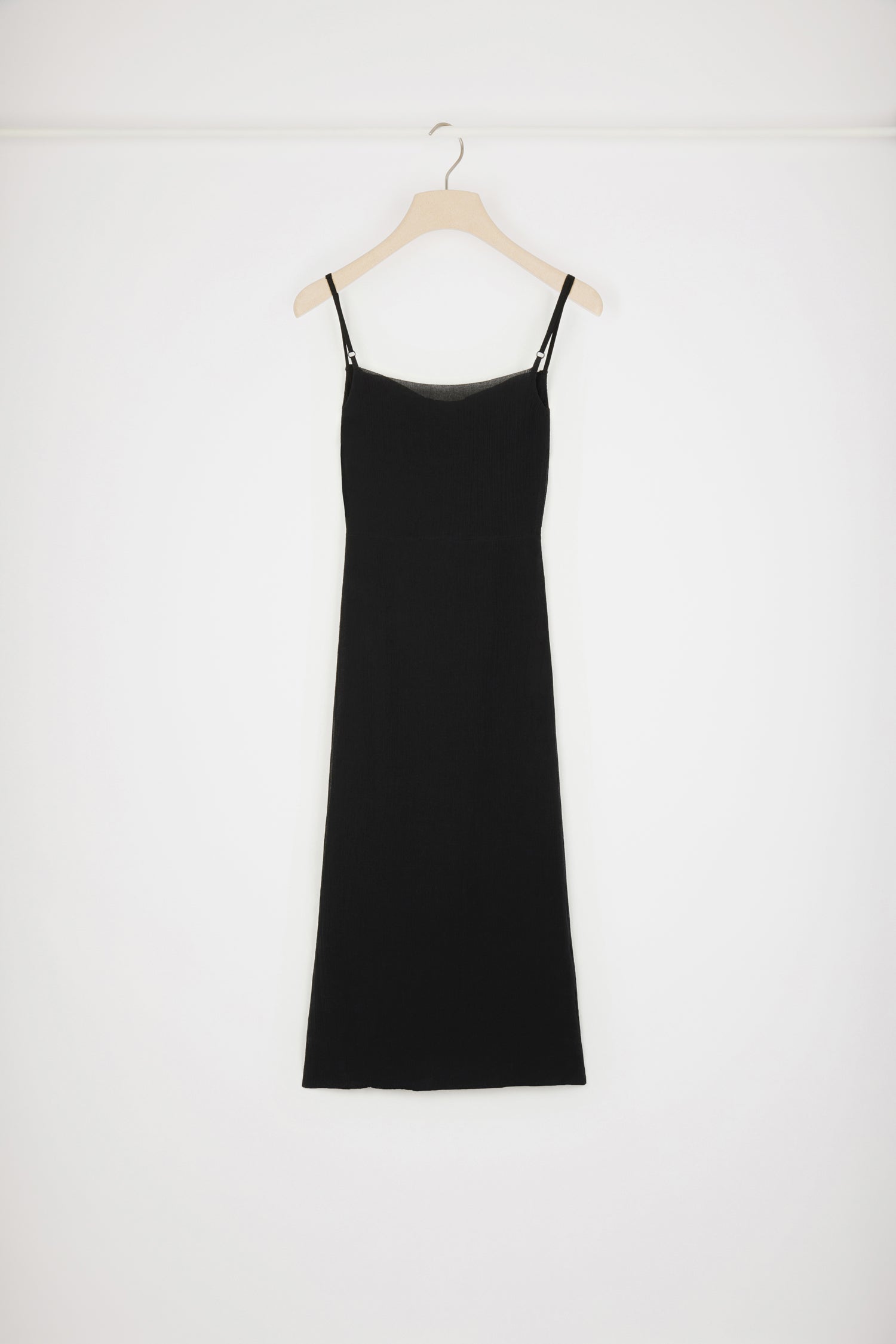 Patou - Knot-front slip dress in organic cotton - Black - Slipping into something more comfortable, with a Patou twist.Black organic cotton dress. Lightweight crepe texture that is slightly sheer. Fitted silhouette, Midi length. Adjustable lingerie-style straps. Double layer at the bust with knot detail. Fitted bodice with seams at the front. Spring-Summer 2023 Show - Look #29