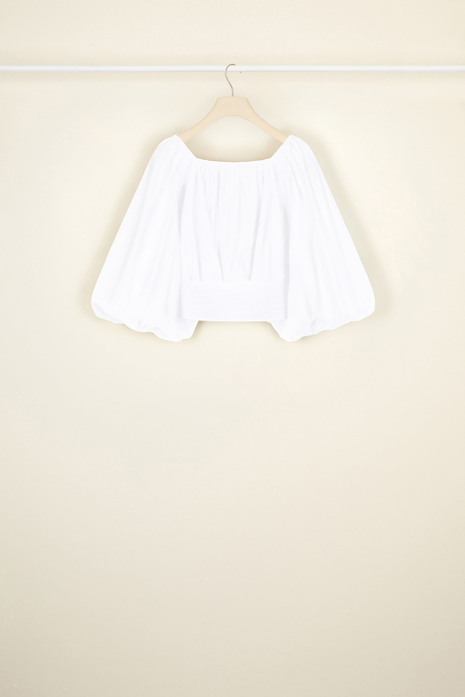 Patou - Volume poplin crop top - White - Short summer top, big summer sleeves.White organic cotton poplin top. Cropped style. Elasticated neckline. Puff sleeves with elasticated cuffs. Wide belt at the waist that buttons at the back.