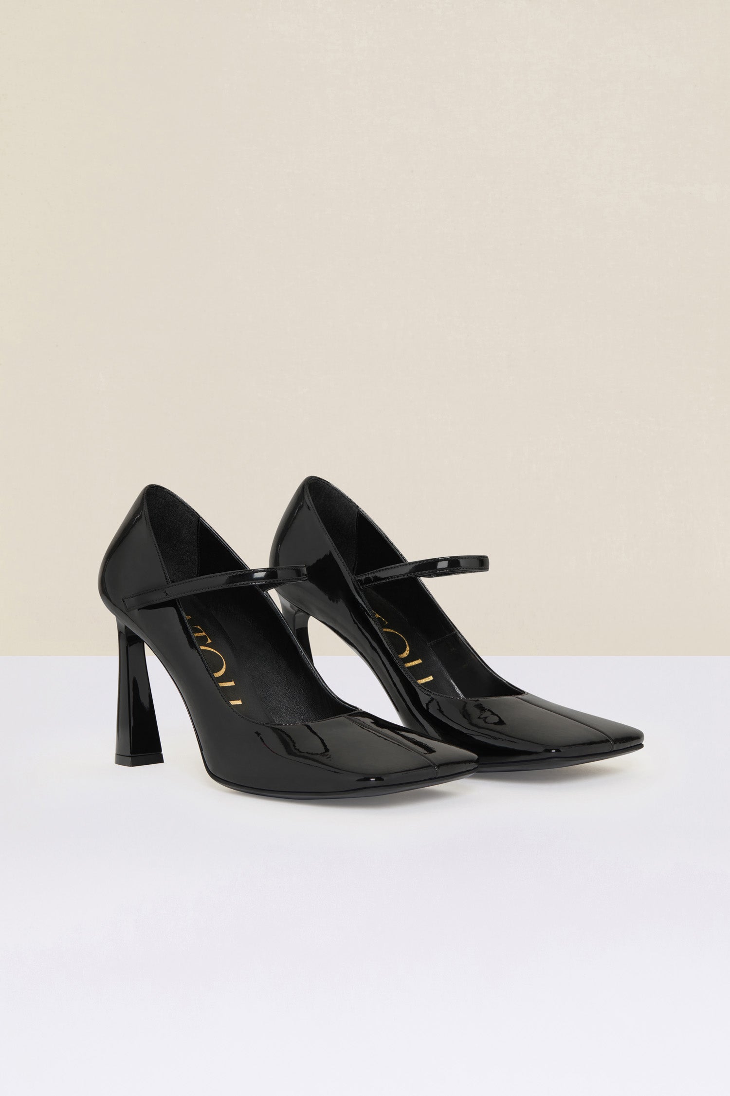 Patou - Mary Jane pumps in faux patent leather - Black - A square toe, a sculpted heel, a winning pair for a footwear debut.Black faux patent leather Mary Jane pumps. Square toe. Thin strap. Slightly slanted heel.