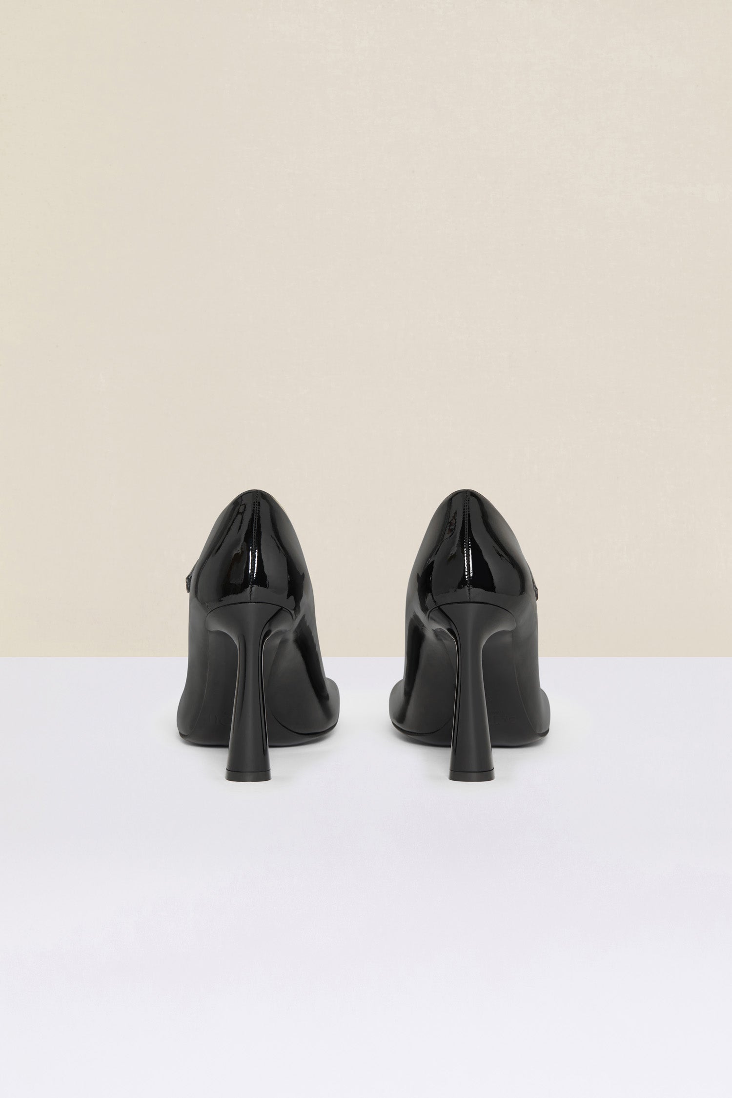 Patou - Mary Jane pumps in faux patent leather - Black - A square toe, a sculpted heel, a winning pair for a footwear debut.Black faux patent leather Mary Jane pumps. Square toe. Thin strap. Slightly slanted heel.