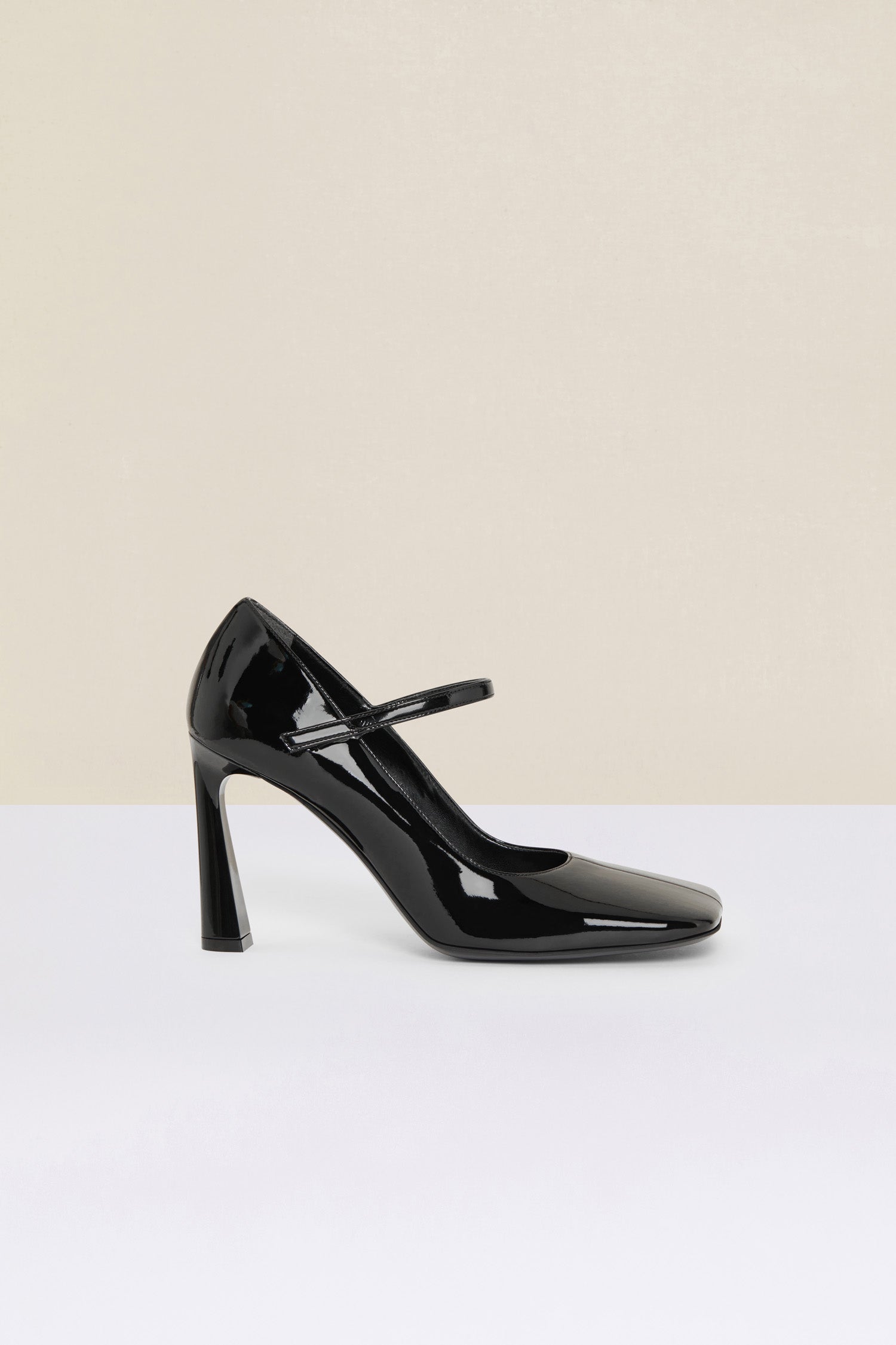 Patou - Mary Jane pumps in faux patent leather - Black - A square toe, a sculpted heel, a winning pair for a footwear debut.Black faux patent leather Mary Jane pumps. Square toe. Thin strap. Slightly slanted heel.