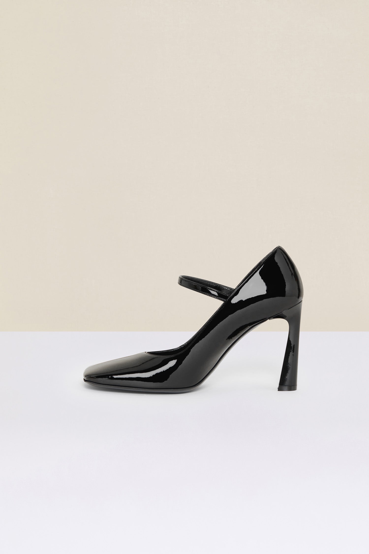 Patou - Mary Jane pumps in faux patent leather - Black - A square toe, a sculpted heel, a winning pair for a footwear debut.Black faux patent leather Mary Jane pumps. Square toe. Thin strap. Slightly slanted heel.